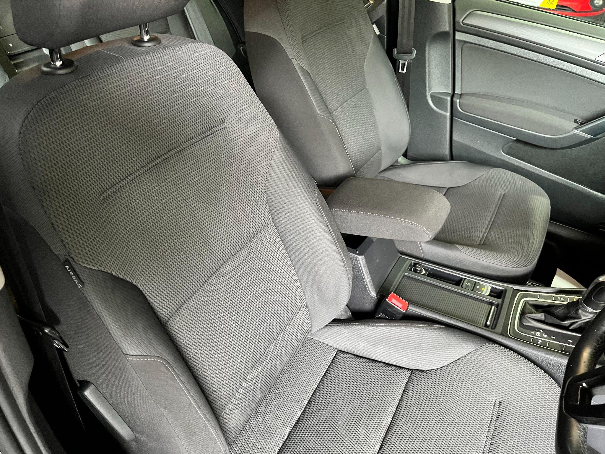 Volkswagen Golf view 33