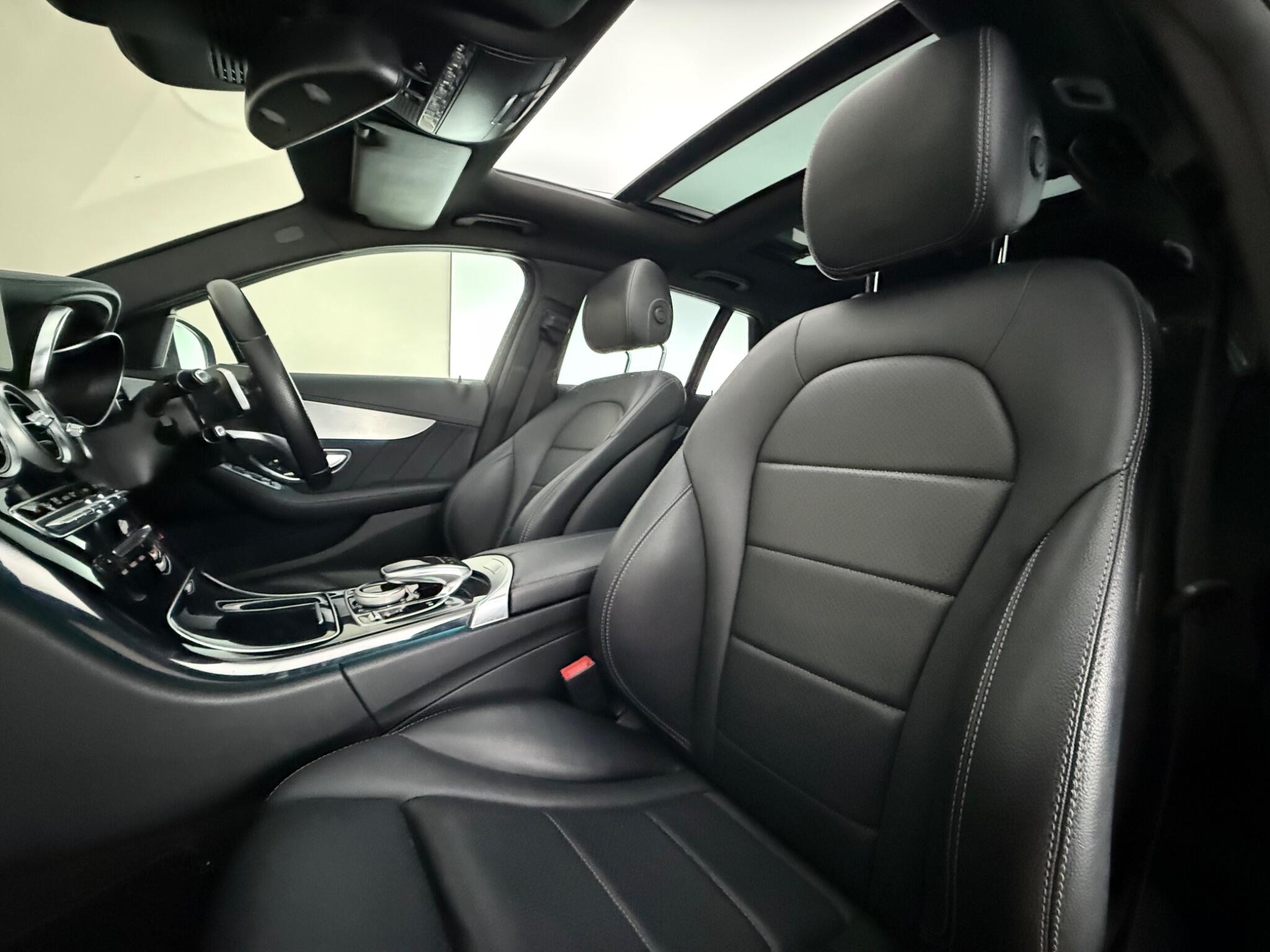 Mercedes-Benz C-Class view 30