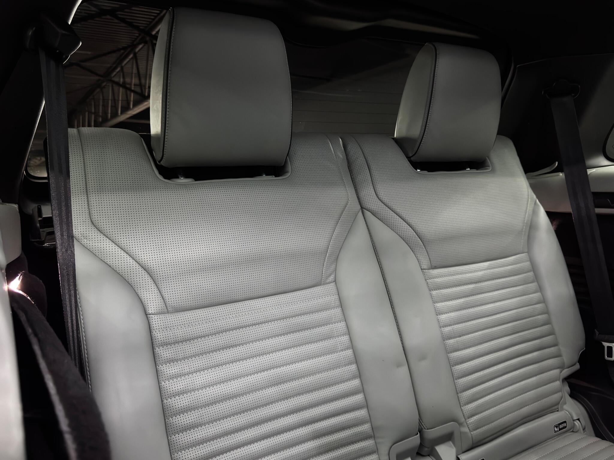 Land Rover Discovery view 17
