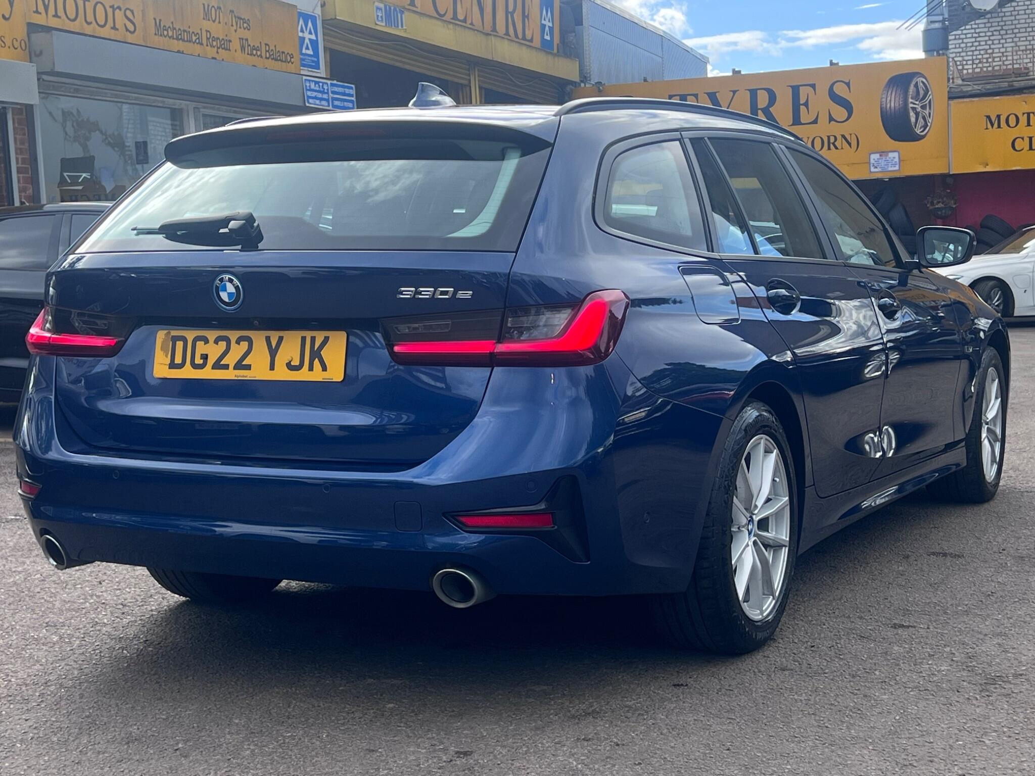 BMW 3 Series view 9