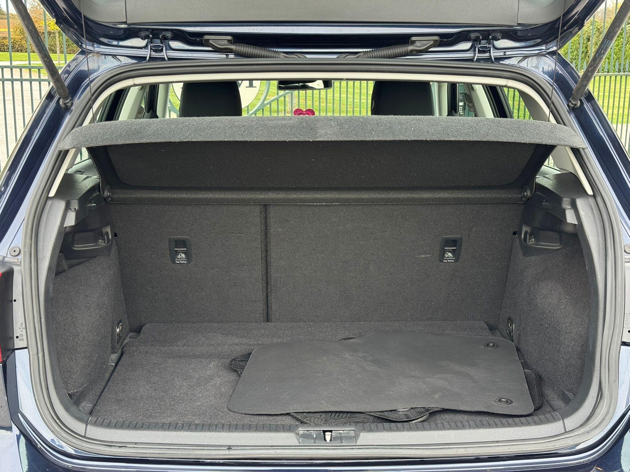 2013 Volkswagen Golf image 32