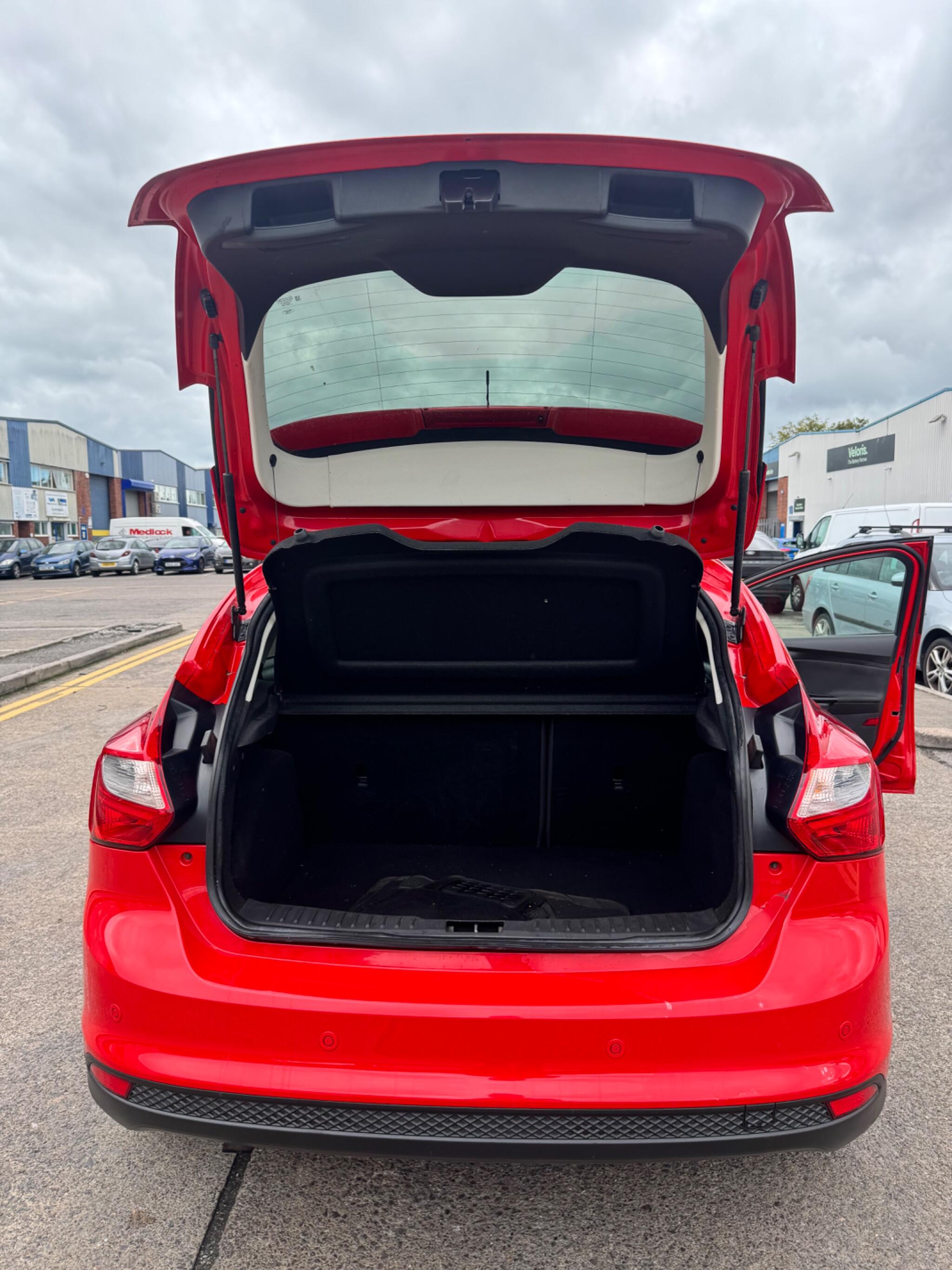 Ford Focus view 44