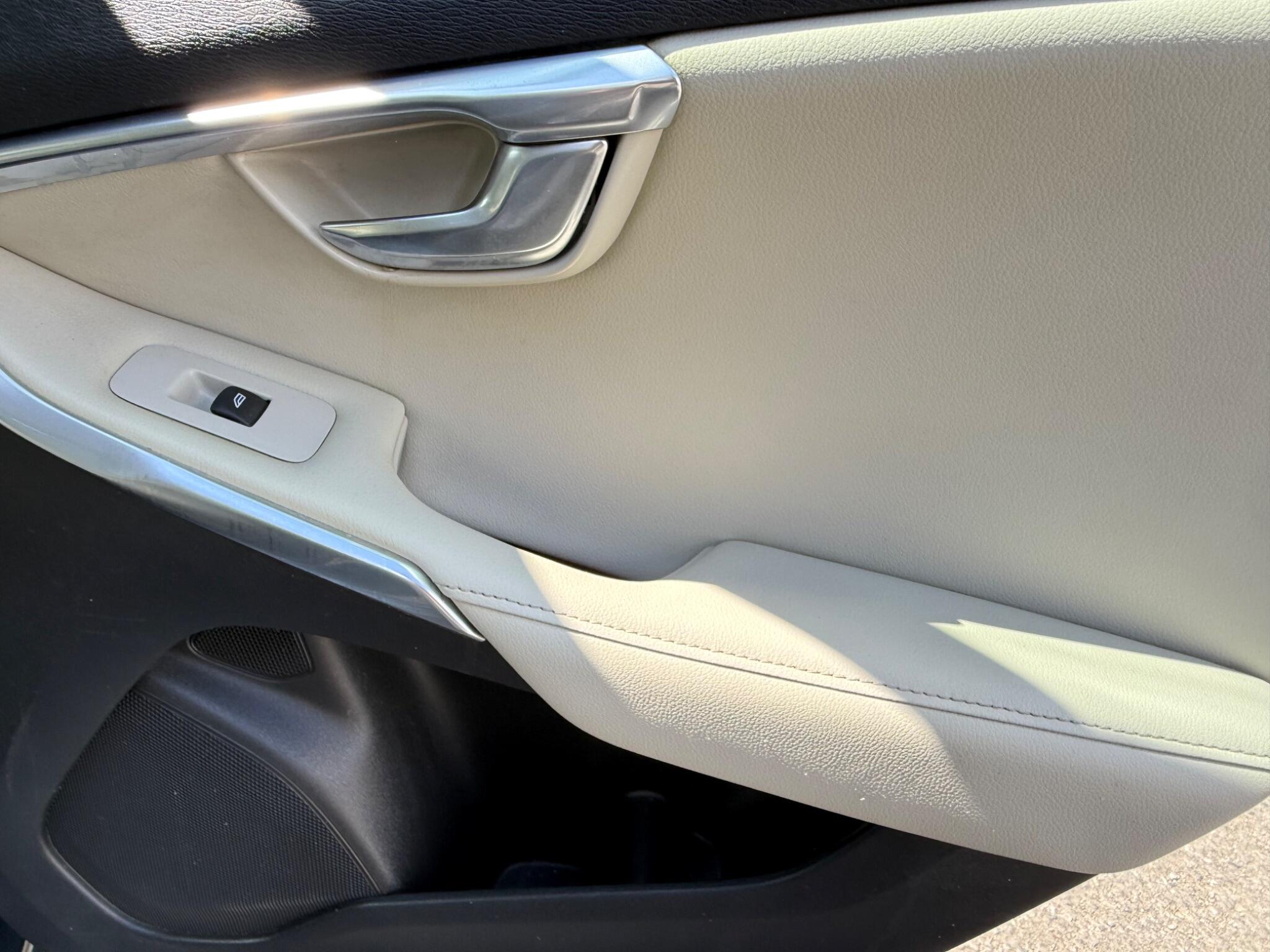 Volvo V40 view 17