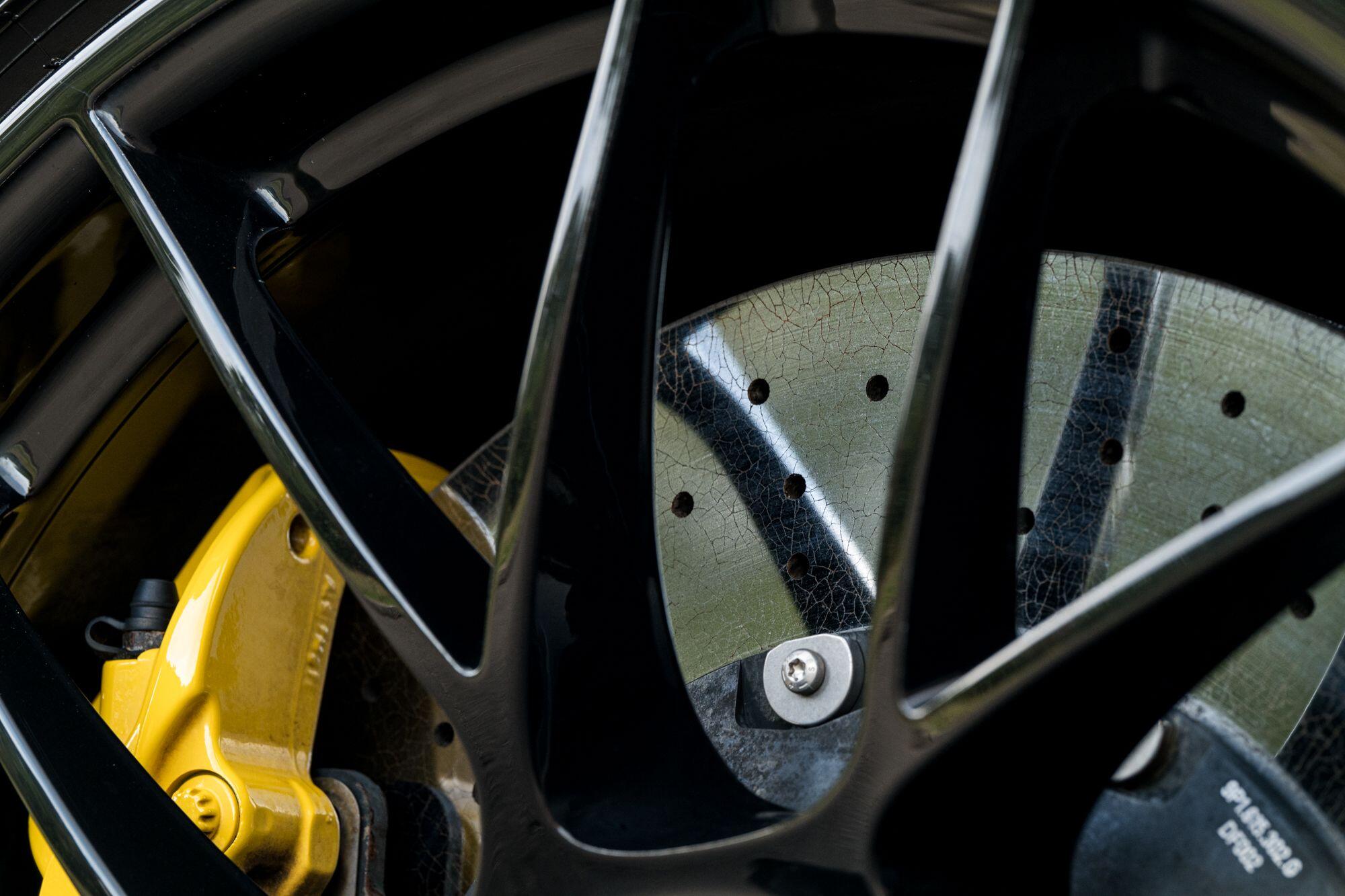 Porsche 911 view 16
