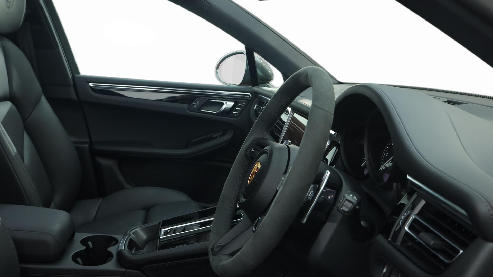 Porsche Macan view 7