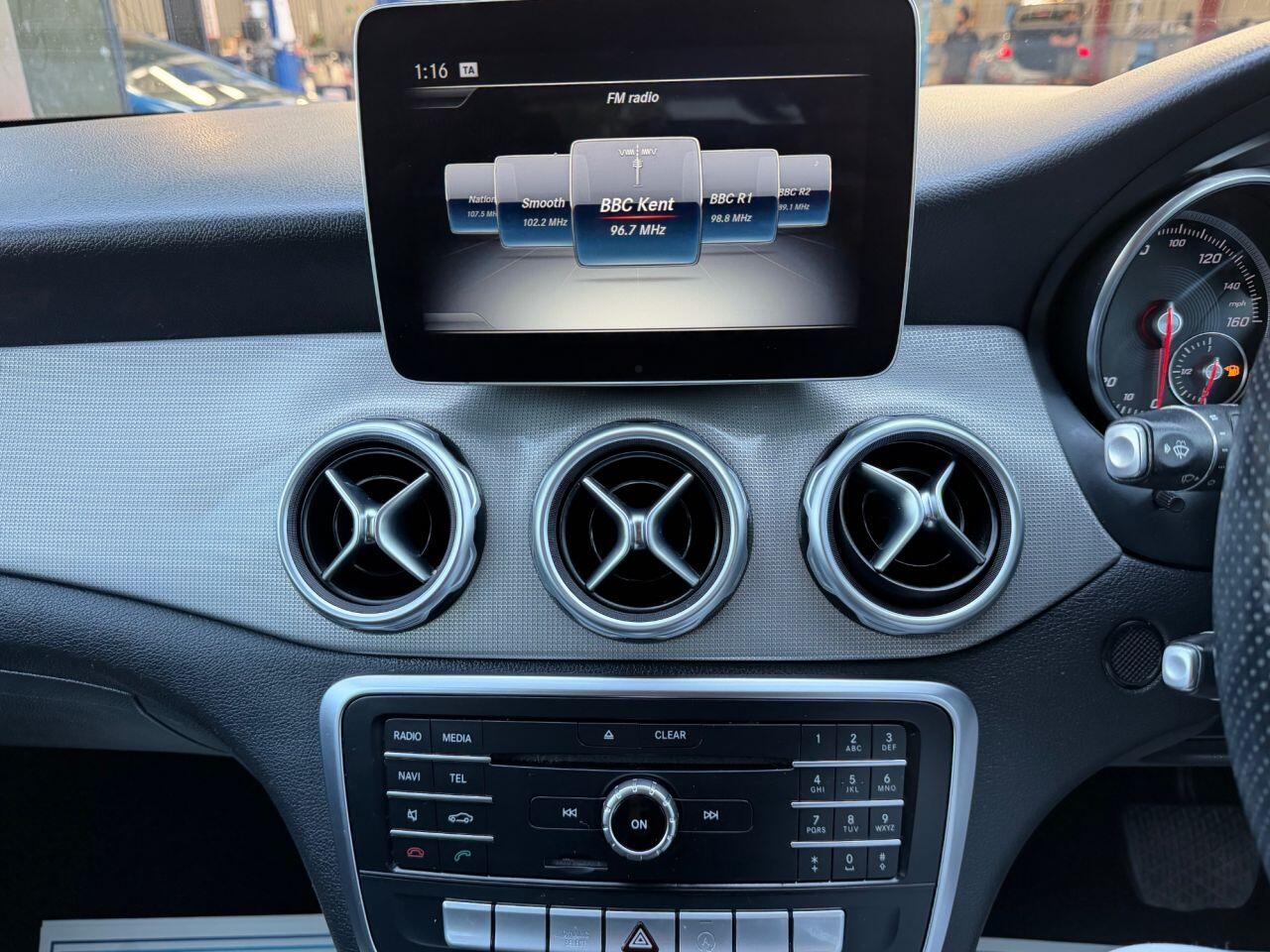 Mercedes-Benz Gla view 37