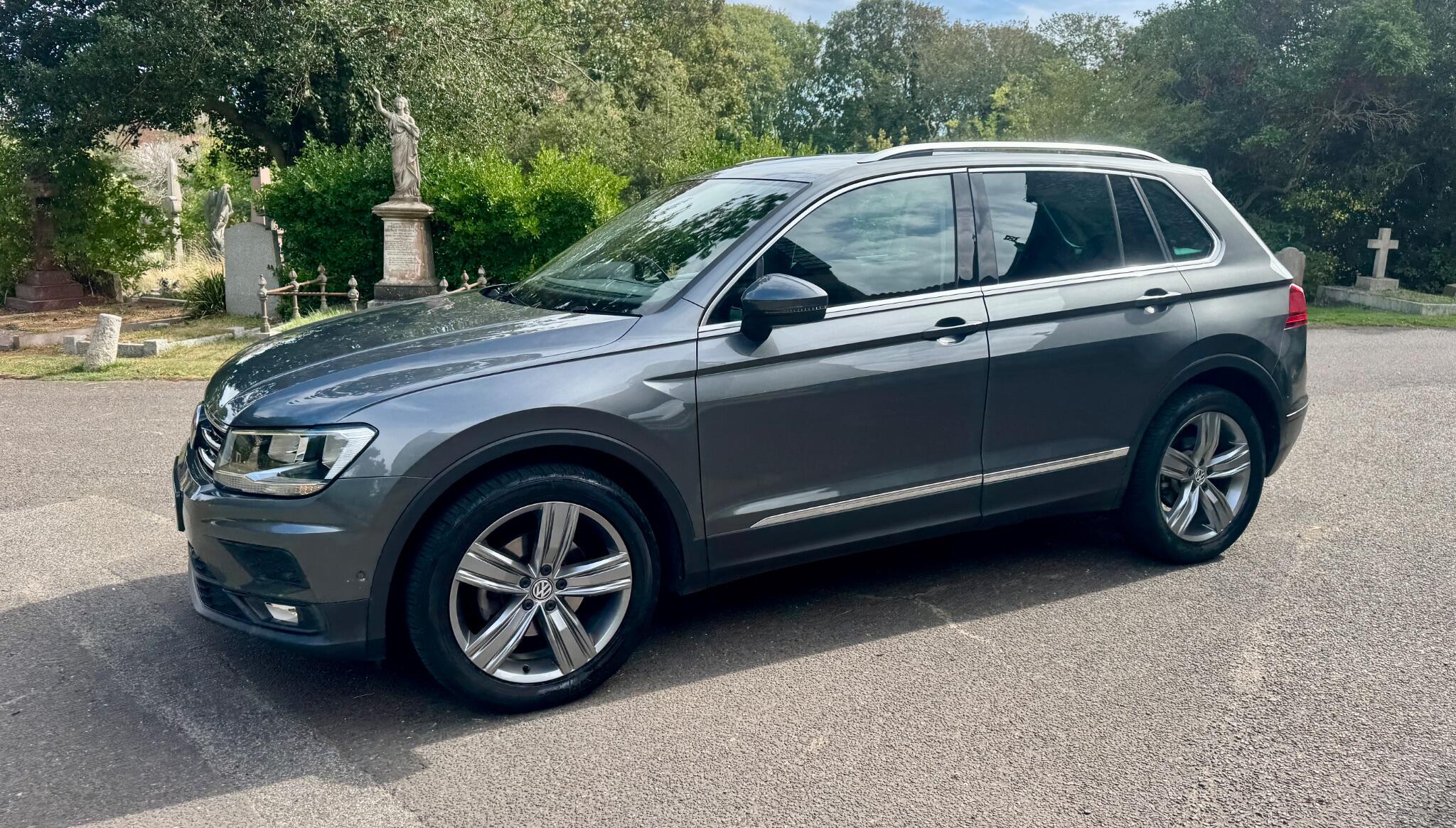 Volkswagen Tiguan view 4