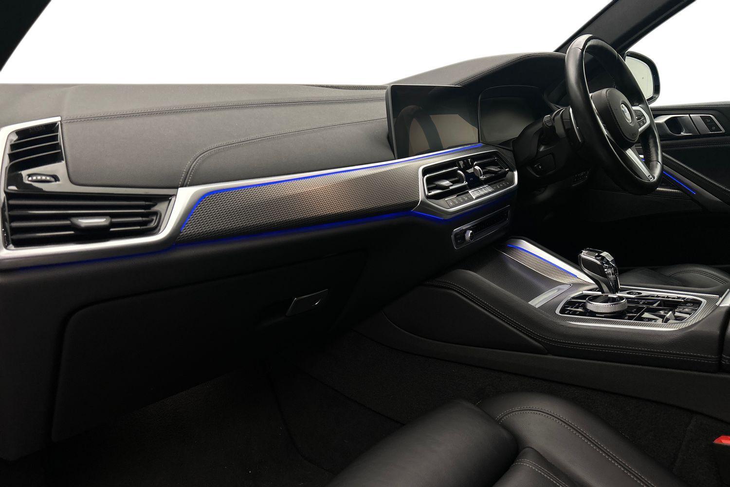 BMW X6 view 8