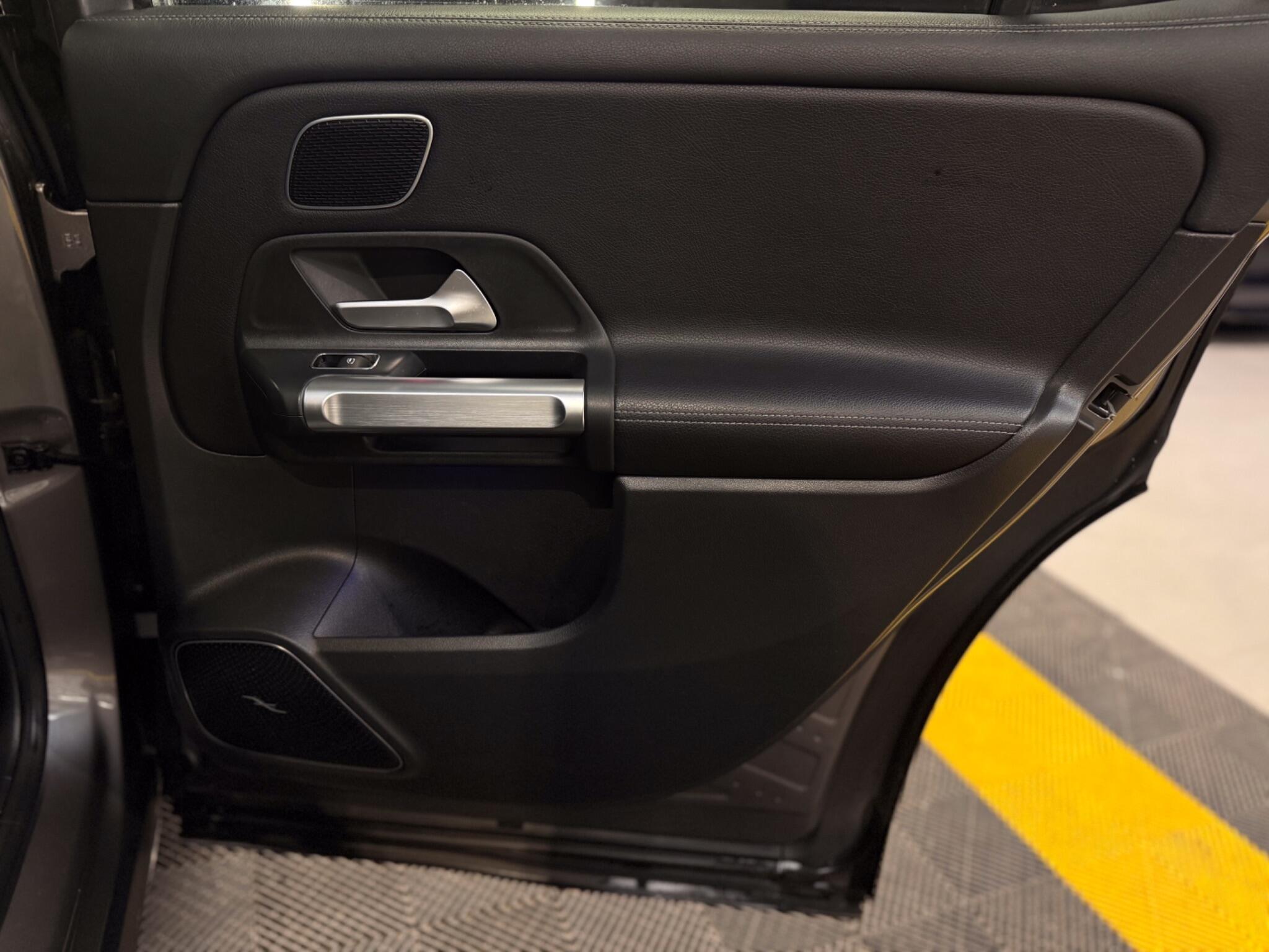 Mercedes-Benz GLB view 44