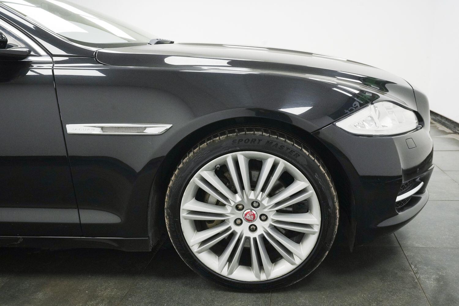 Jaguar XJ view 5