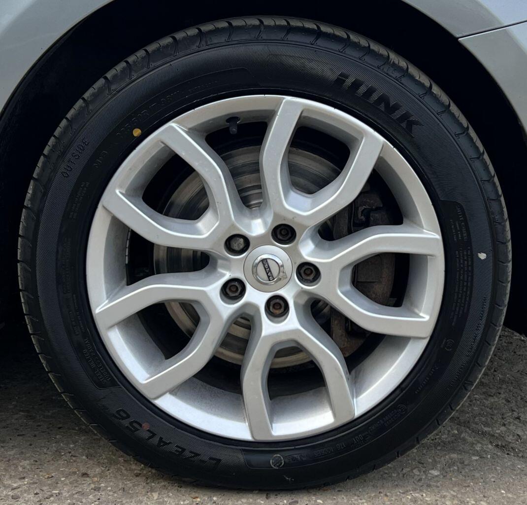 Volvo V40 Cross Country view 11