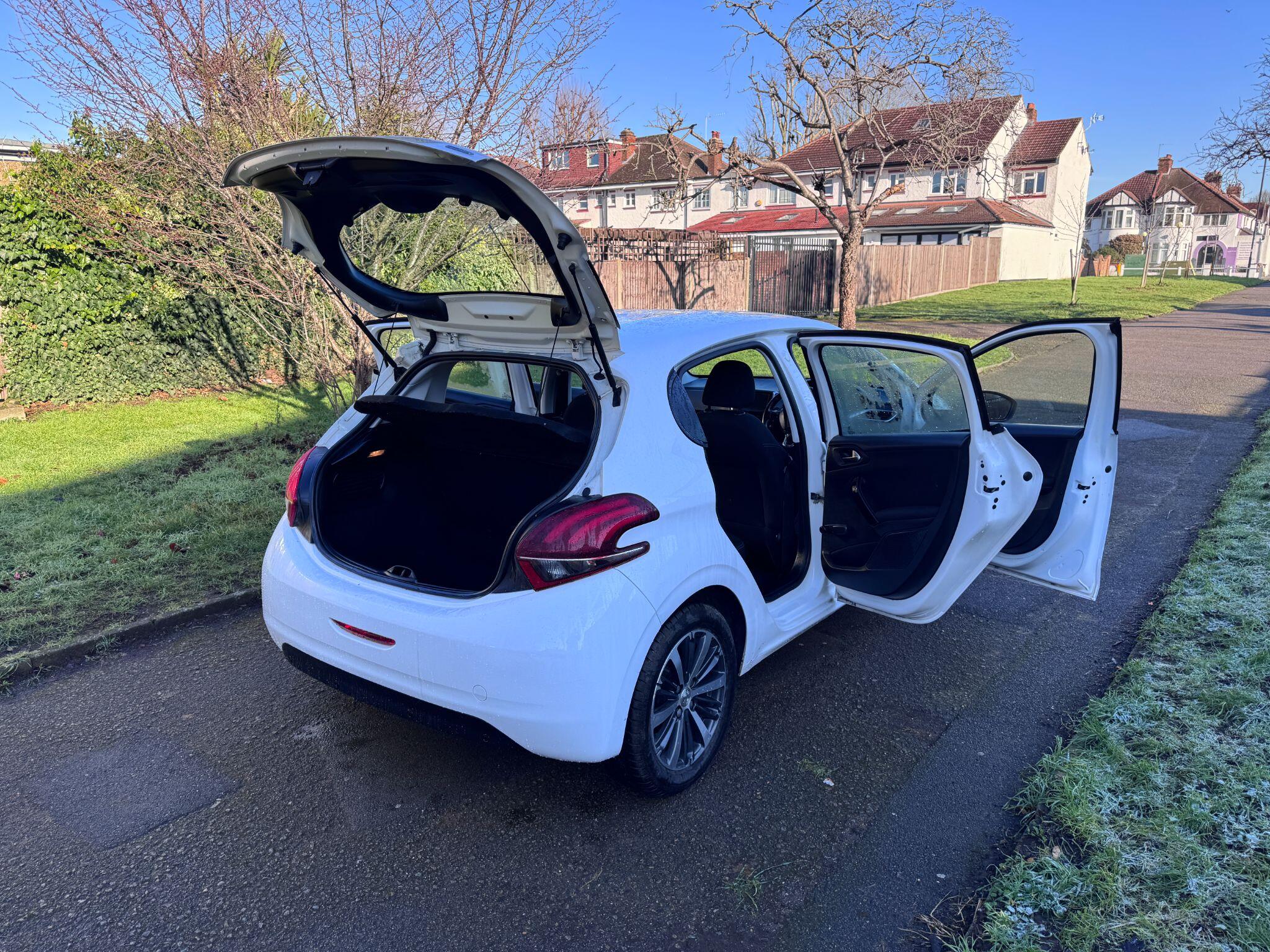 2016 Peugeot 208 image 47