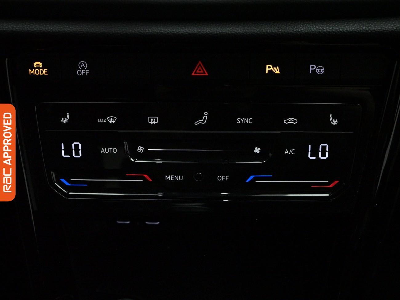 Volkswagen T-Roc view 18