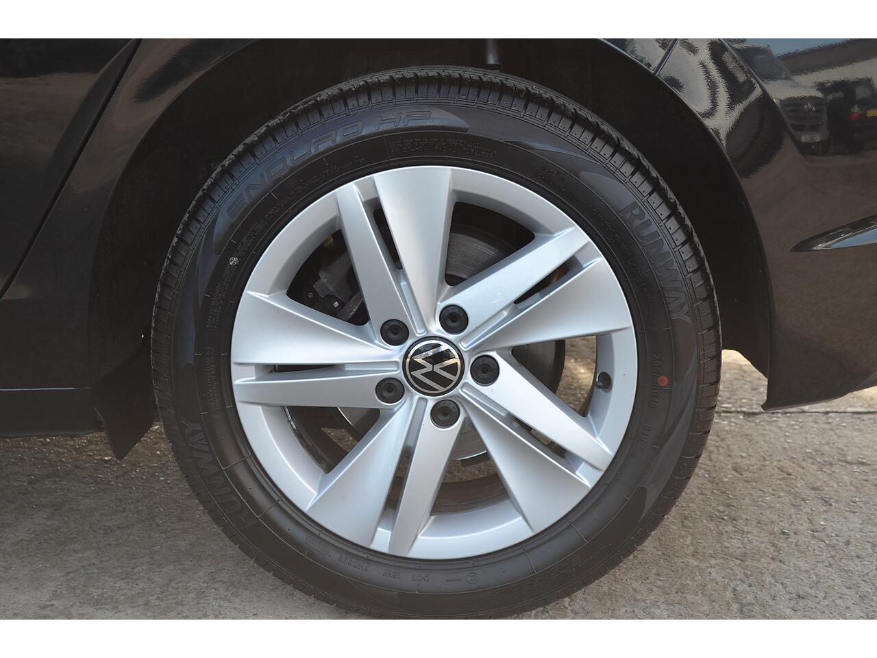 Volkswagen Golf view 41