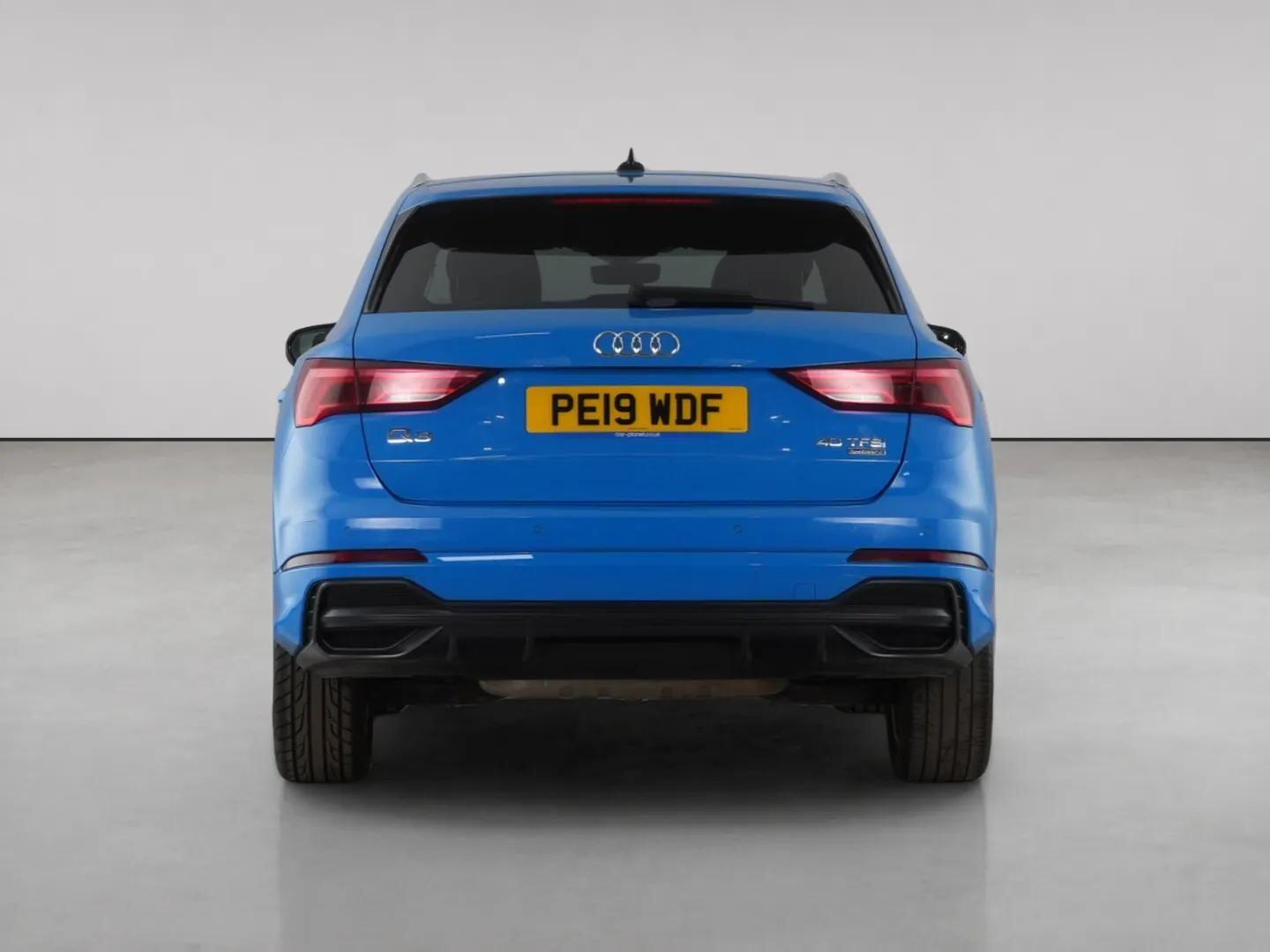 Audi Q3 view 7