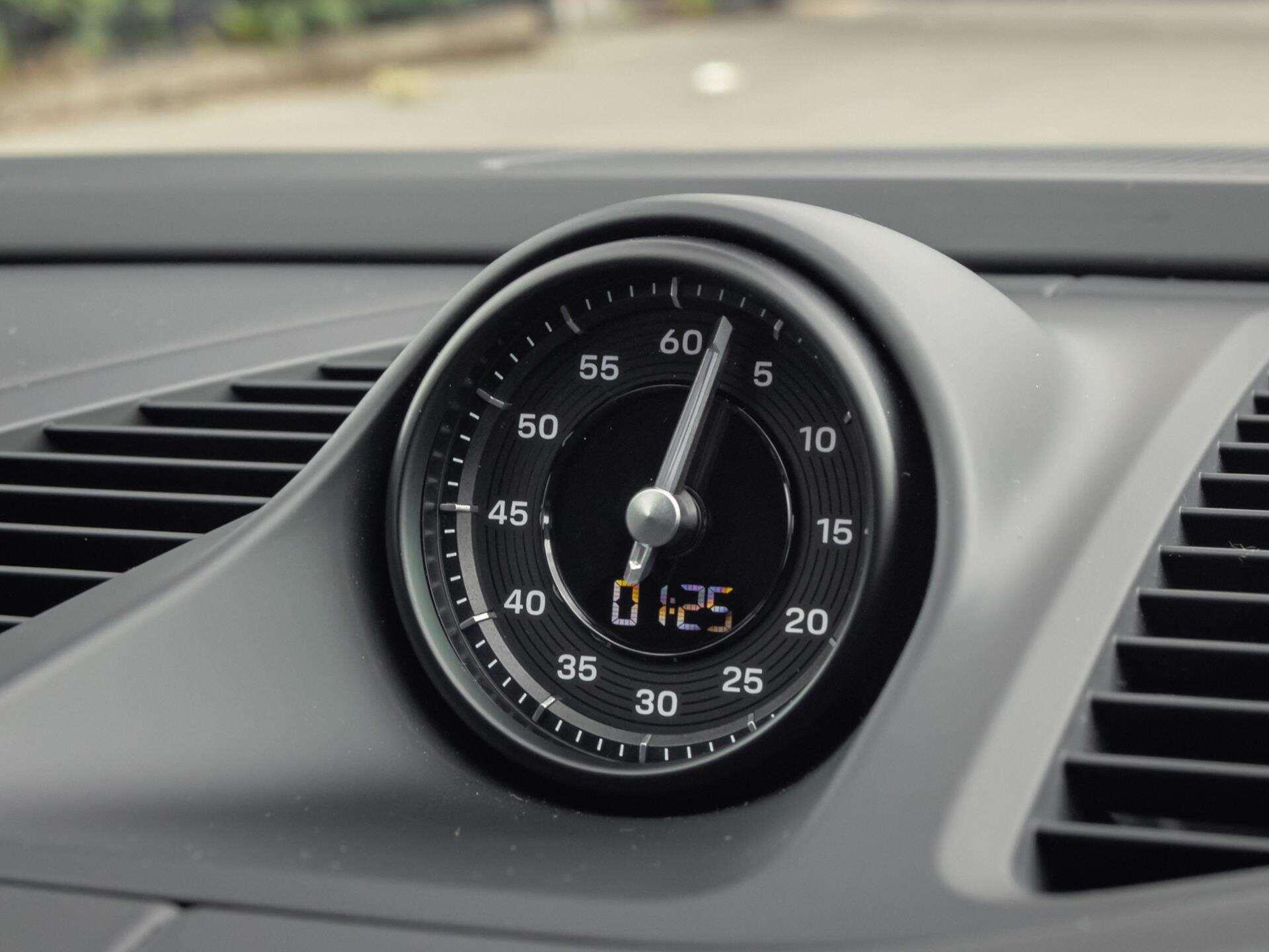 Porsche Macan view 30