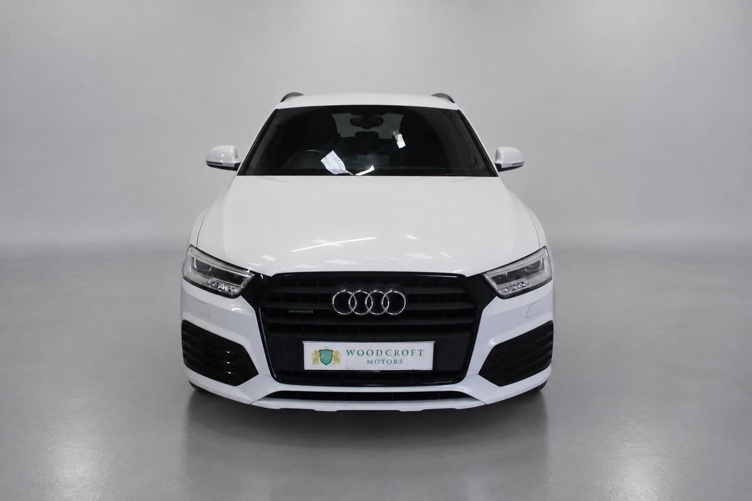 Audi Q3 view 13