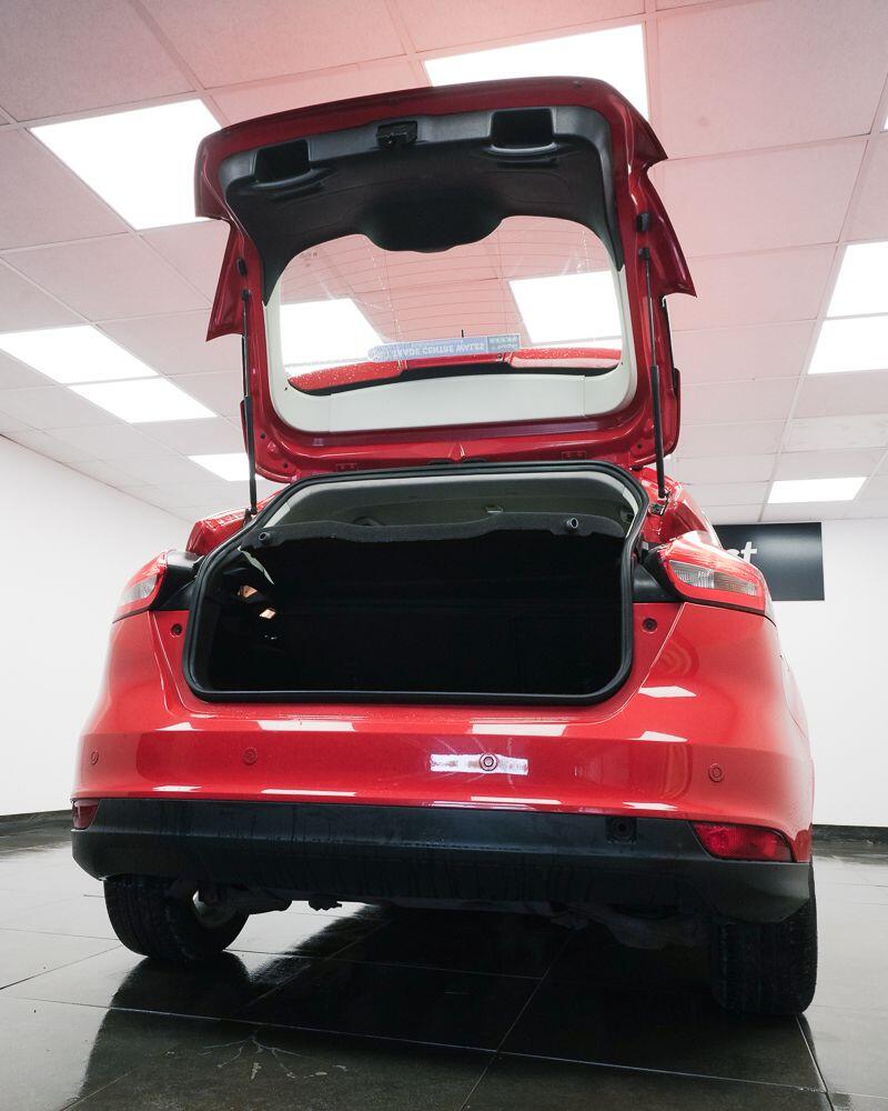 Ford Focus view 8