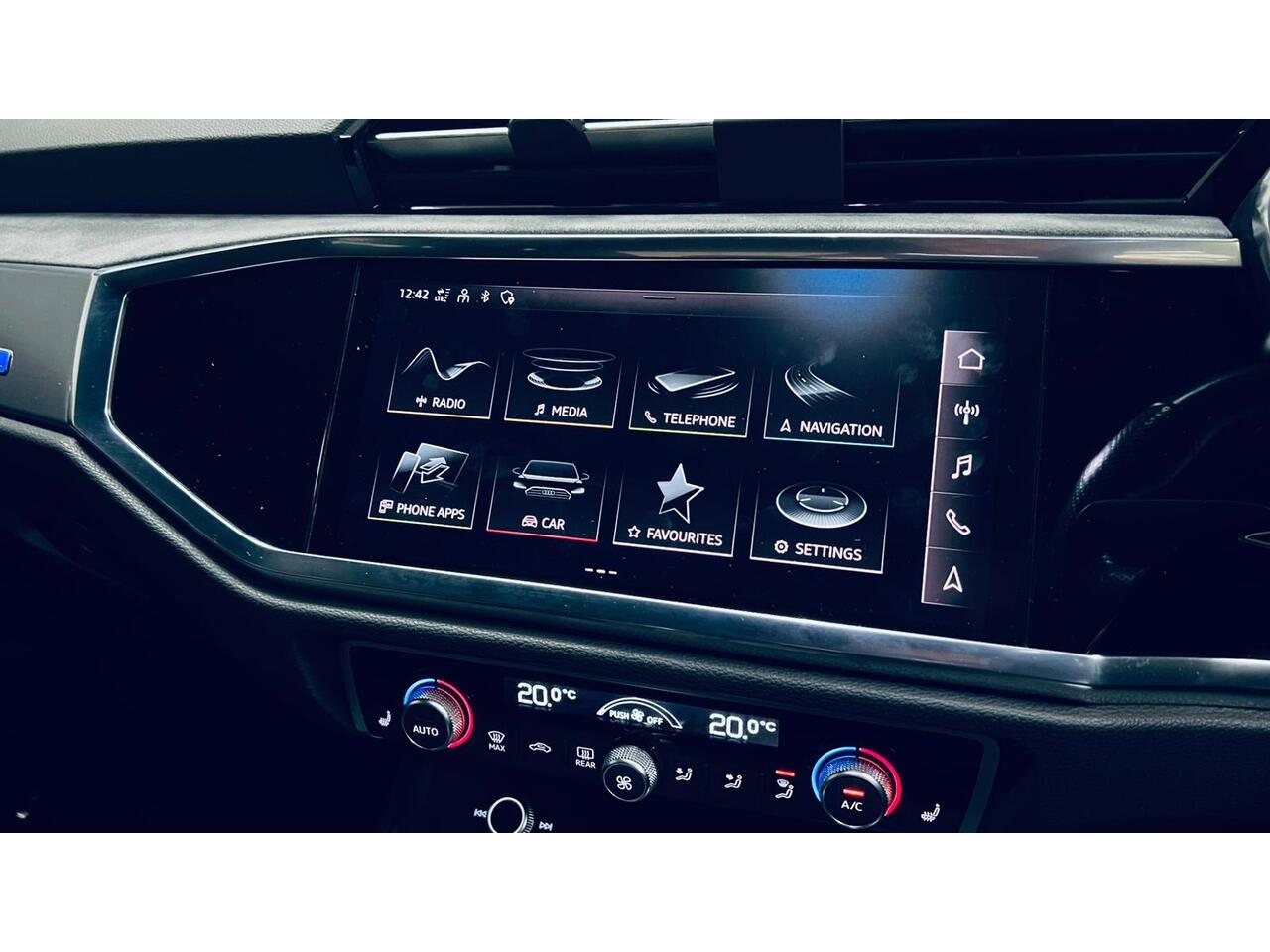 Audi Q3 view 27