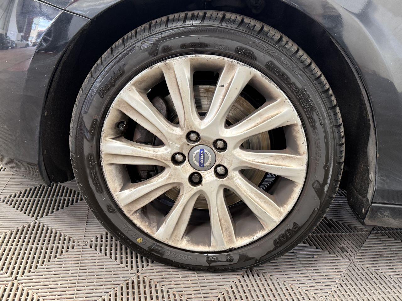 Volvo V40 view 16