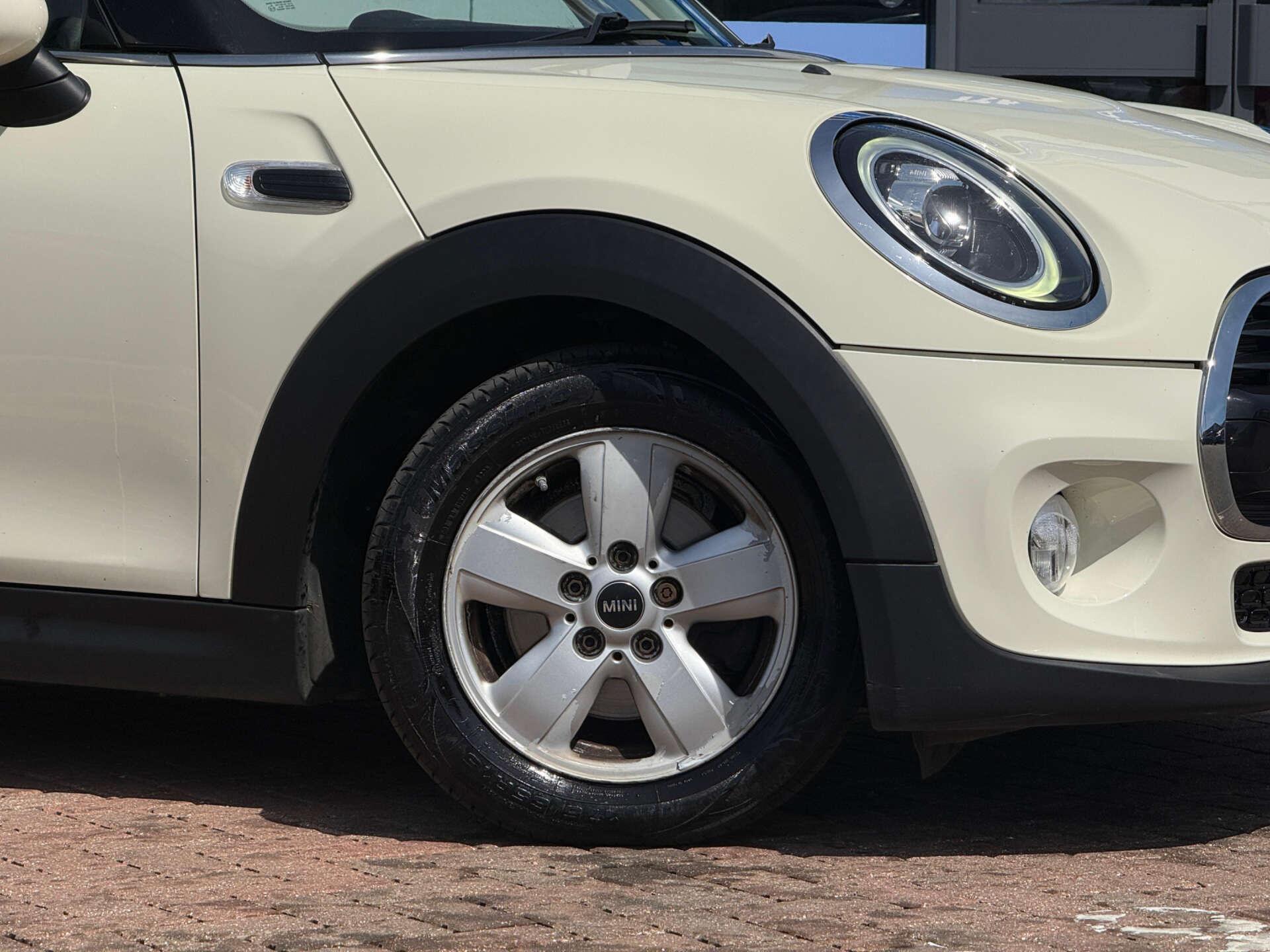 Mini Cooper view 17