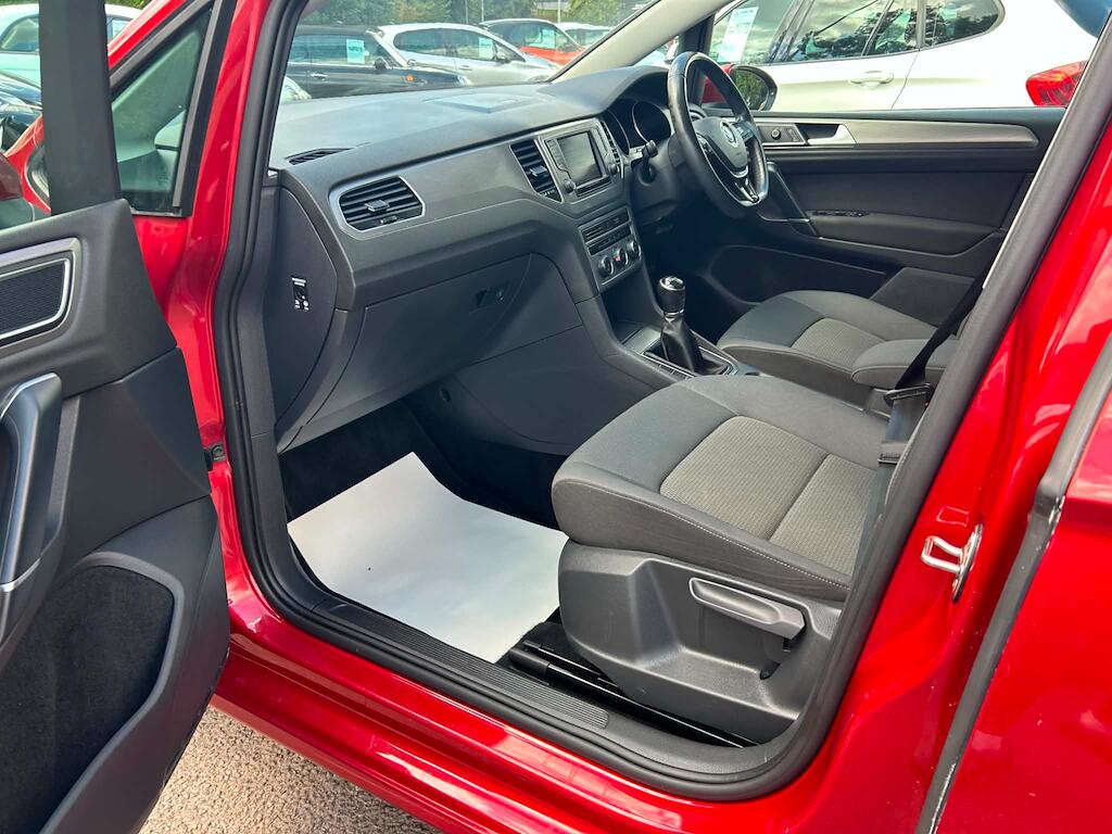 Volkswagen Golf Sportsvan view 17
