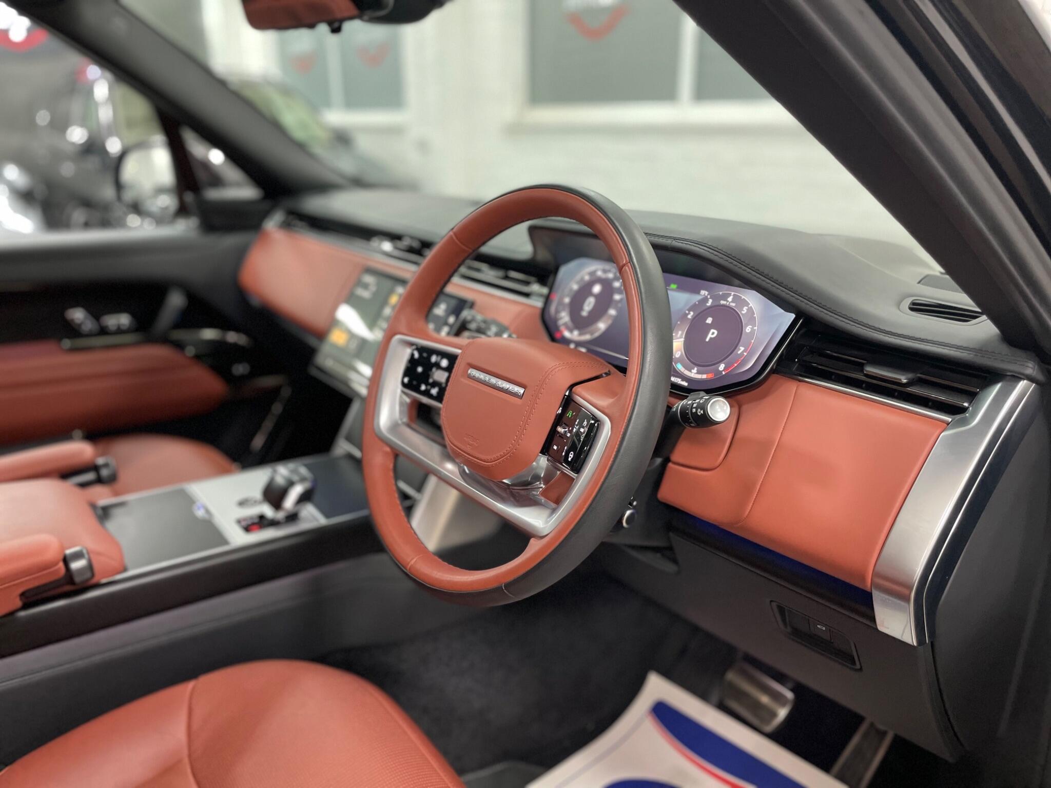 Land Rover Range Rover view 2