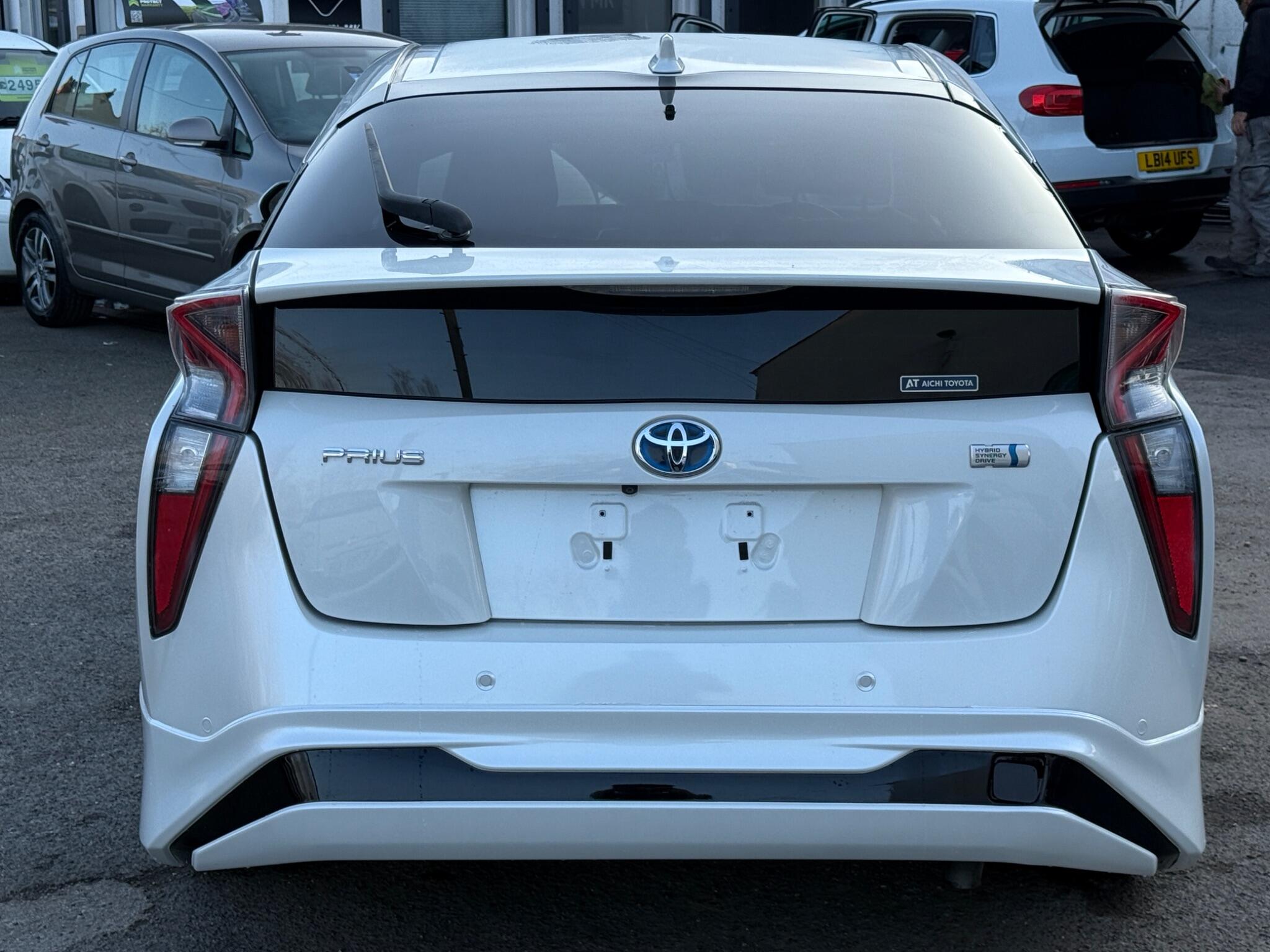 Toyota Prius - Image 16