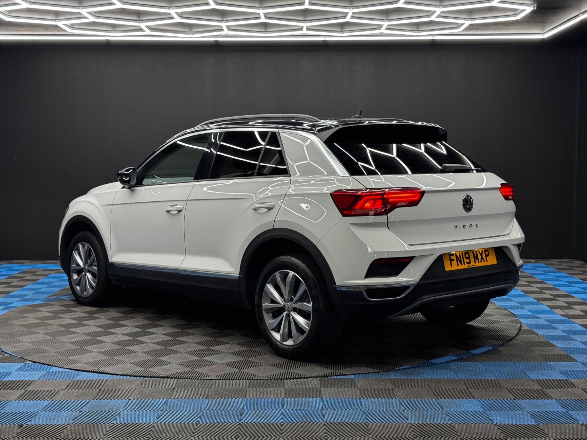 Volkswagen T-Roc view 7