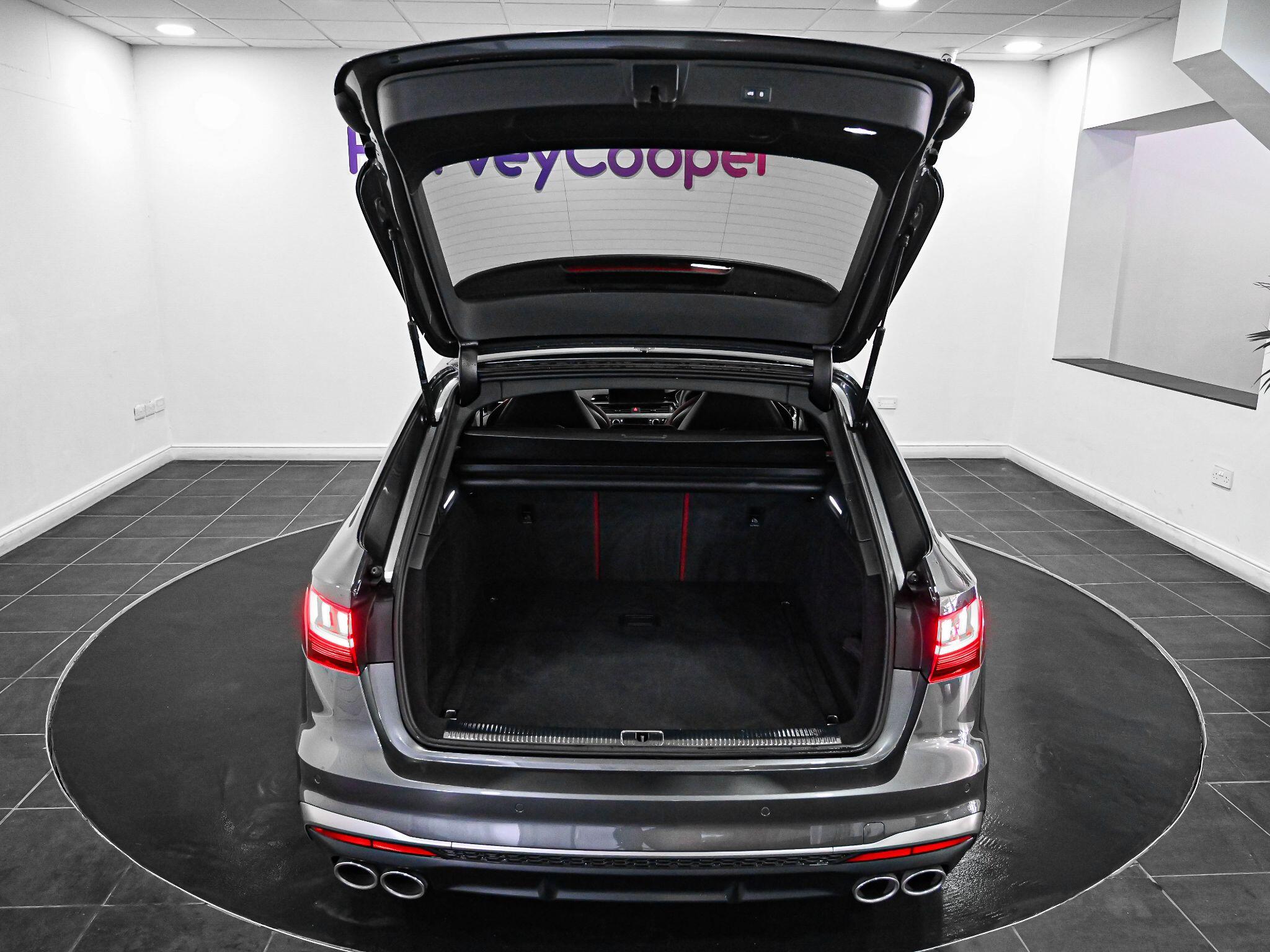 Audi S4 view 39