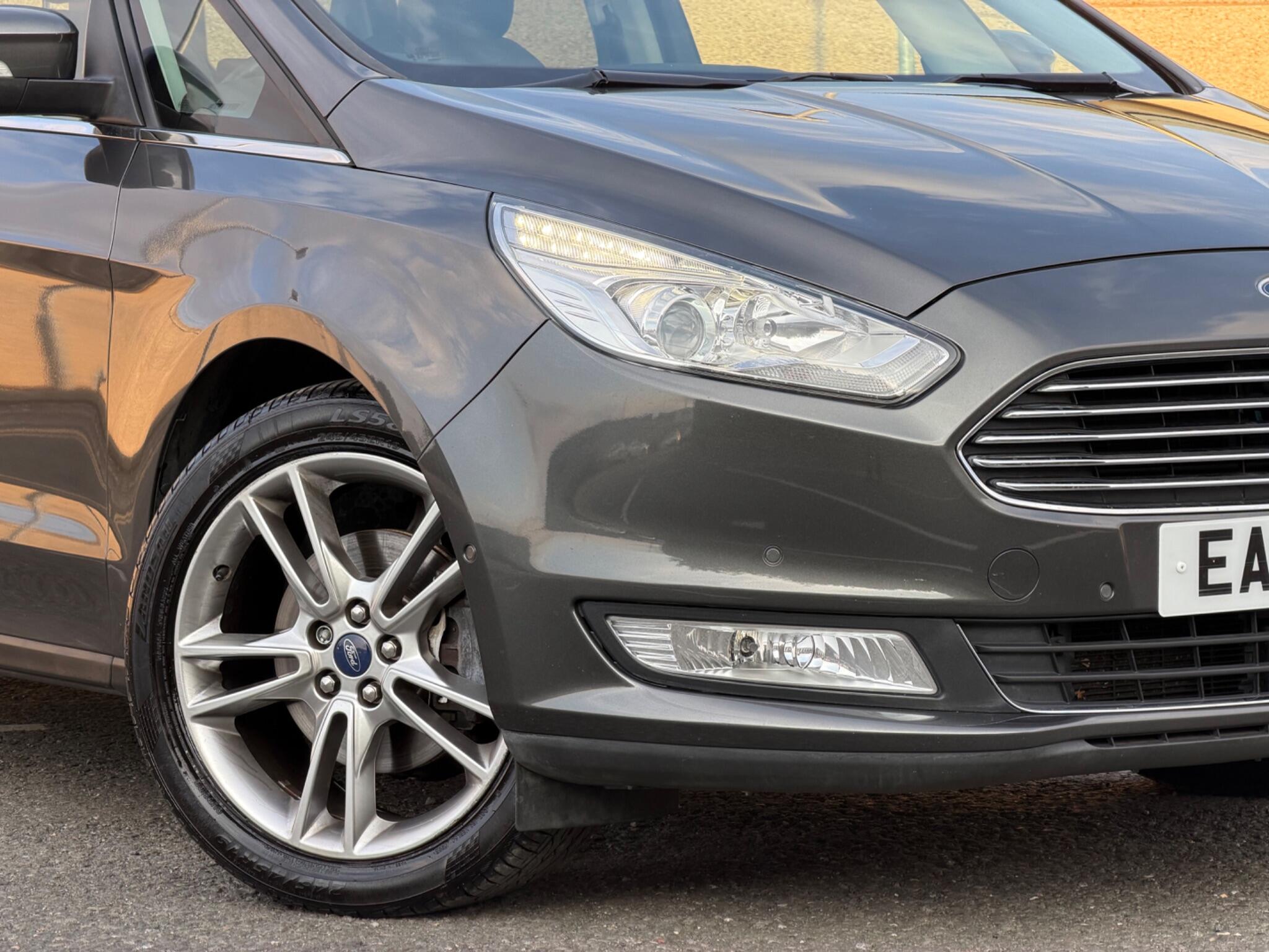 Ford Galaxy view 9