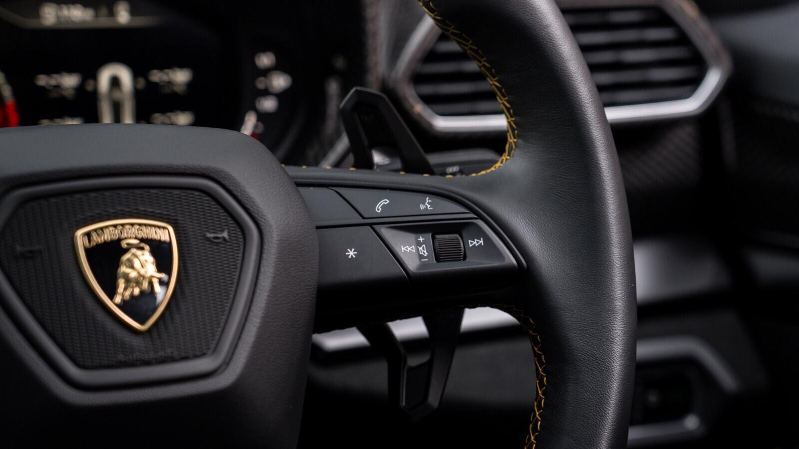 Lamborghini Urus view 13