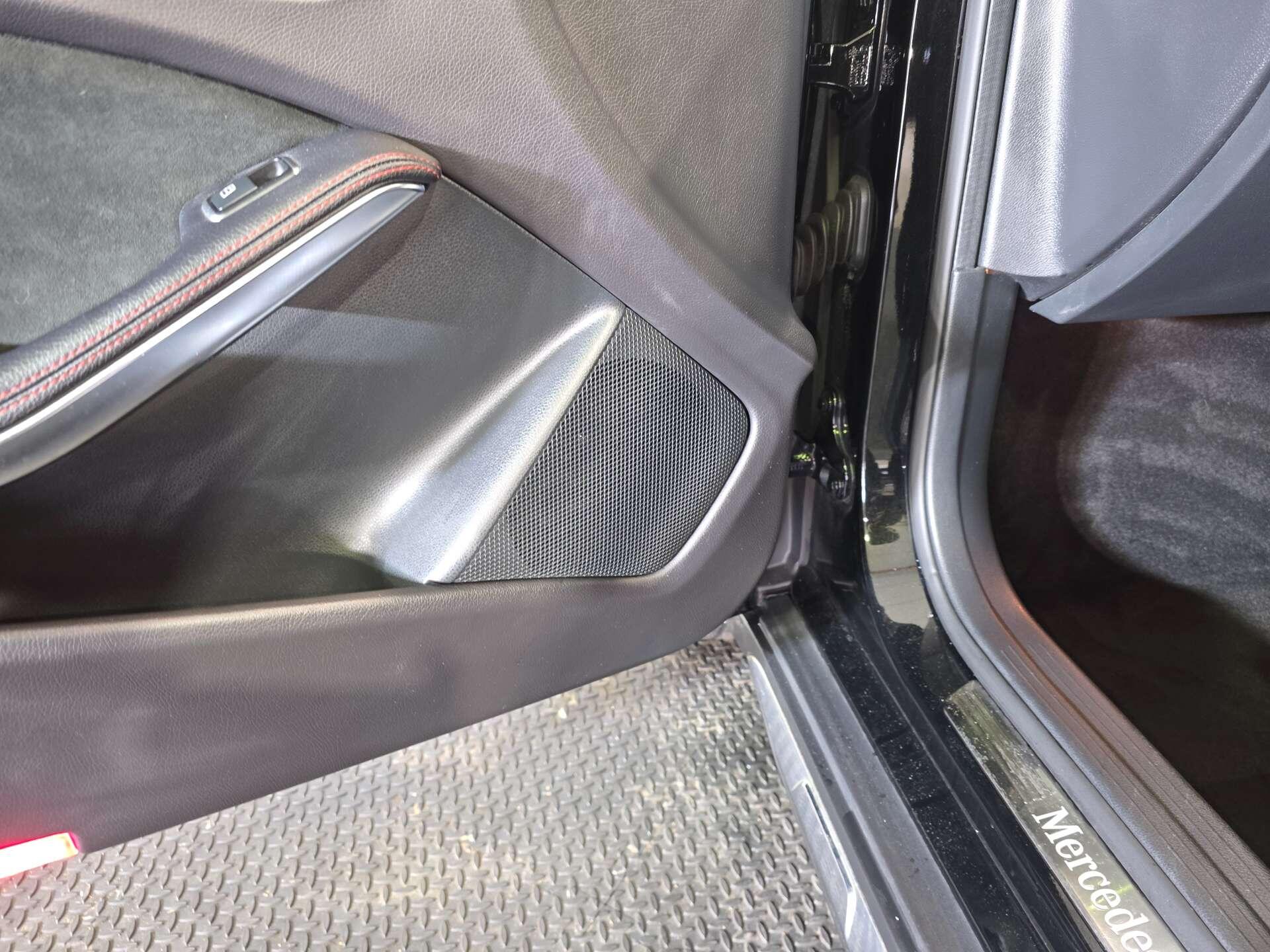 Mercedes-Benz GLA view 64