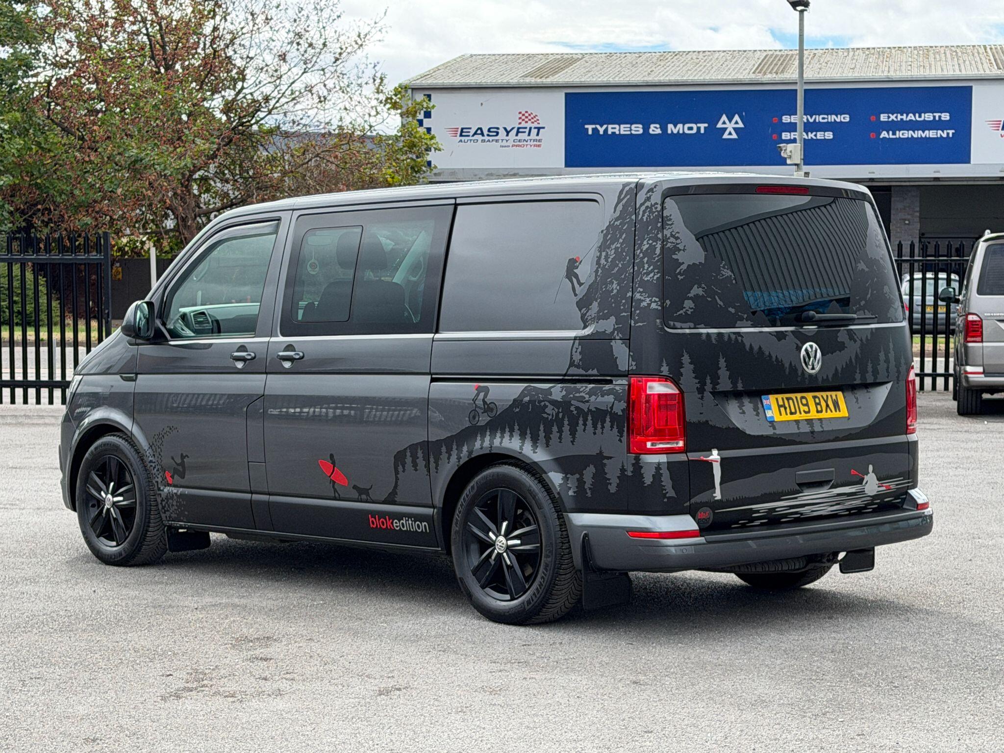 Volkswagen Transporter view 6