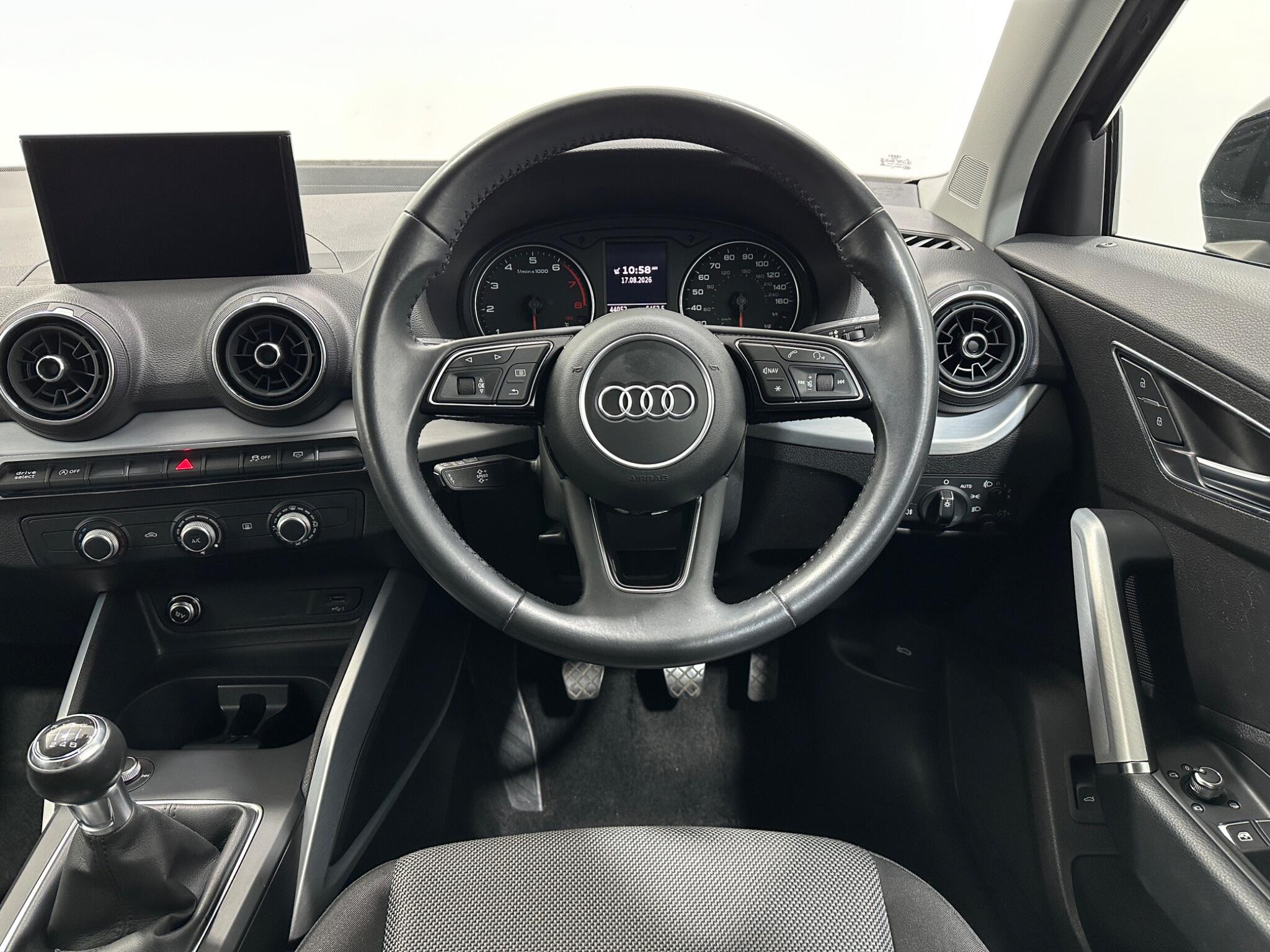 Audi Q2 view 13