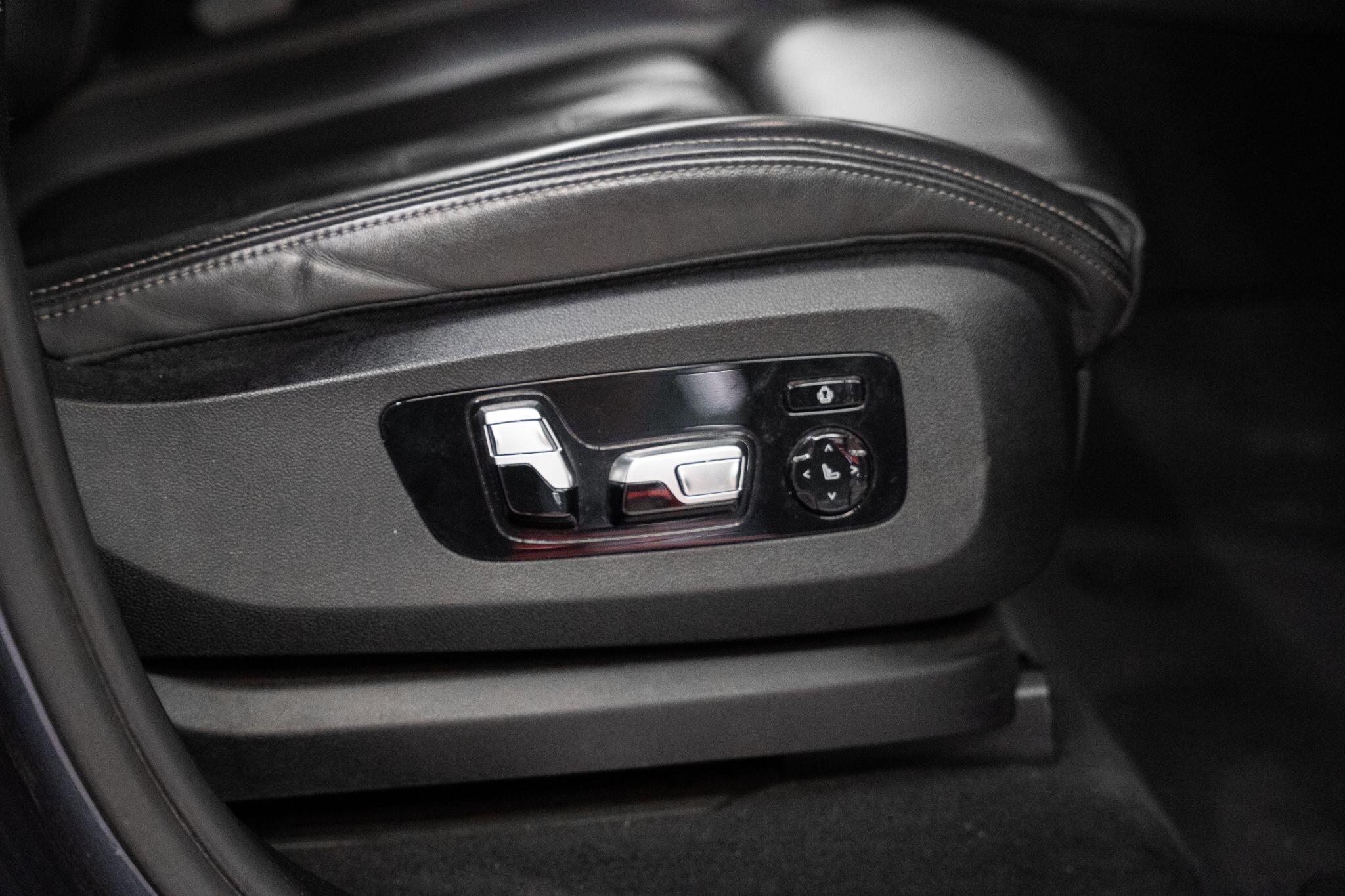 BMW X7 view 25