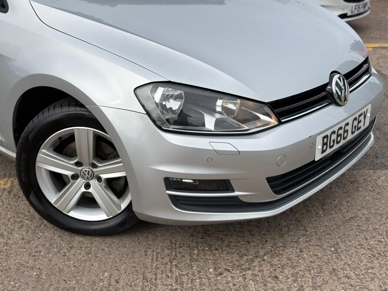 Volkswagen Golf view 19