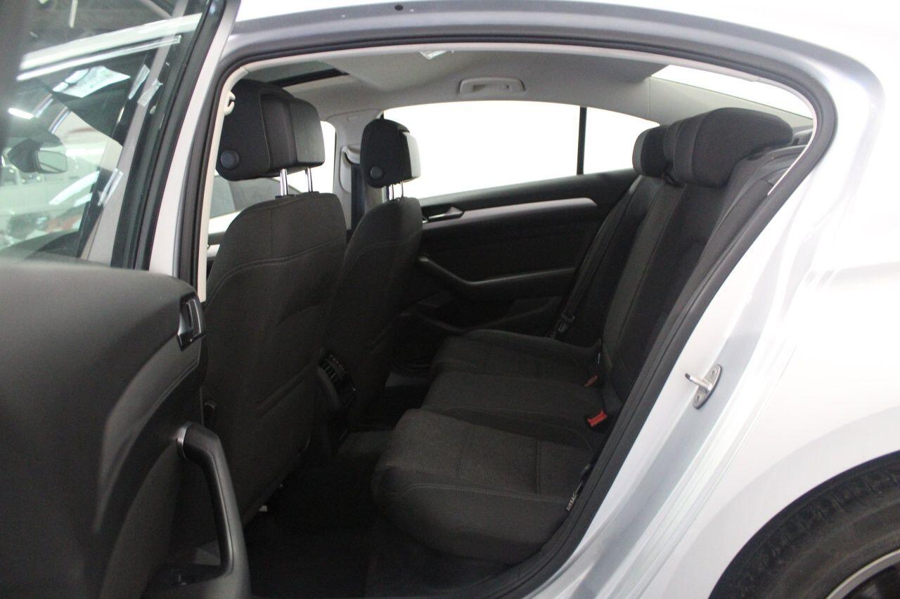 Volkswagen Passat view 55