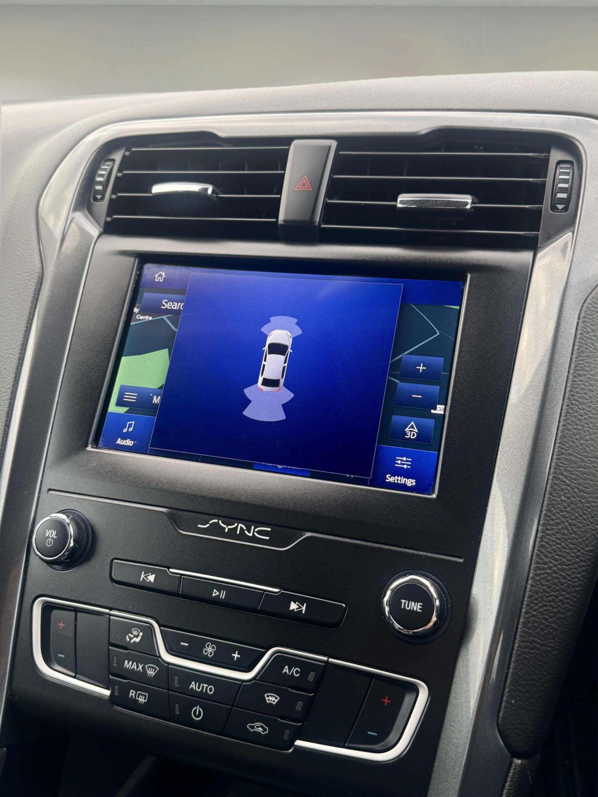 Ford Mondeo view 45