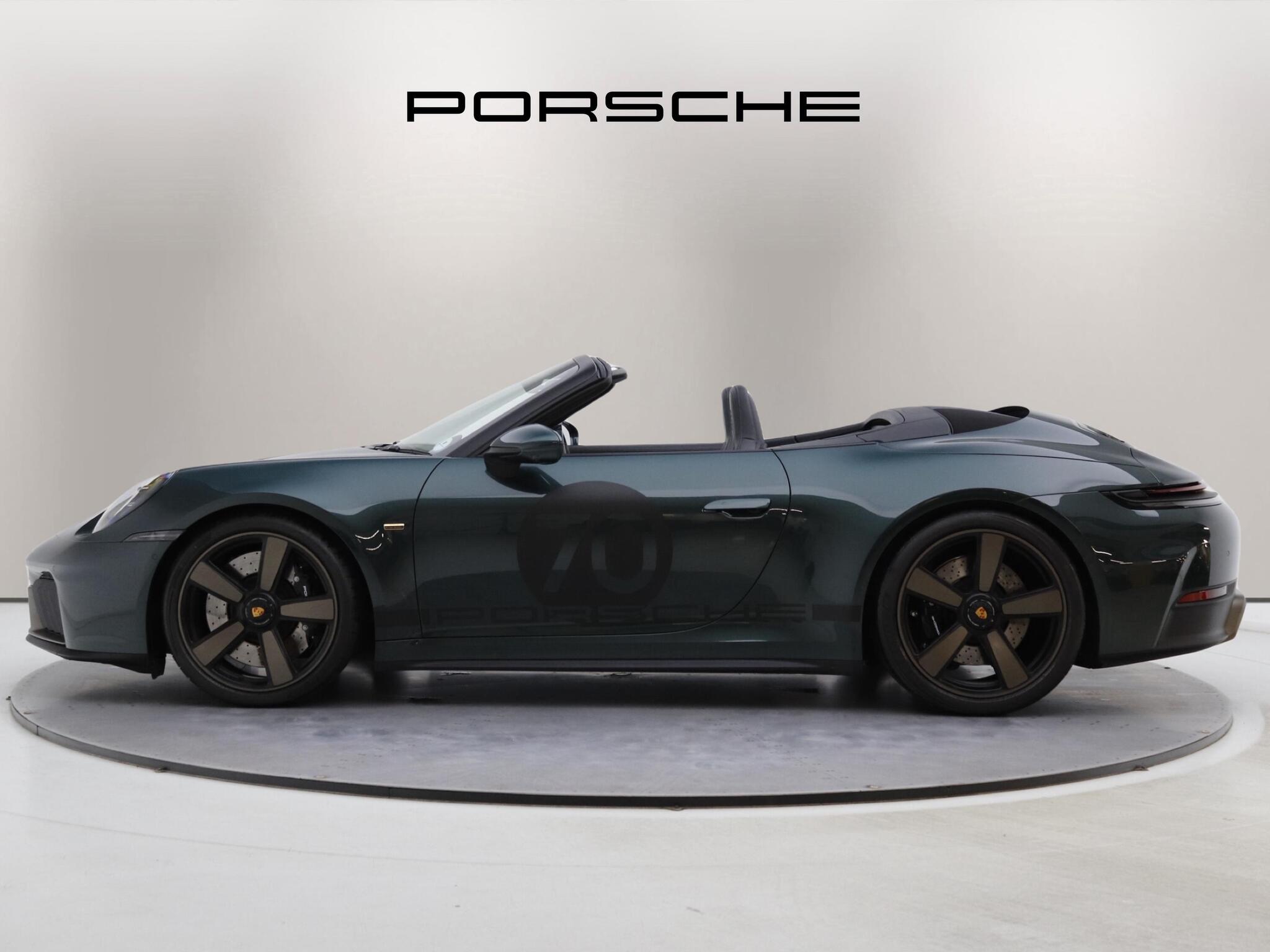 Porsche 911 view 4