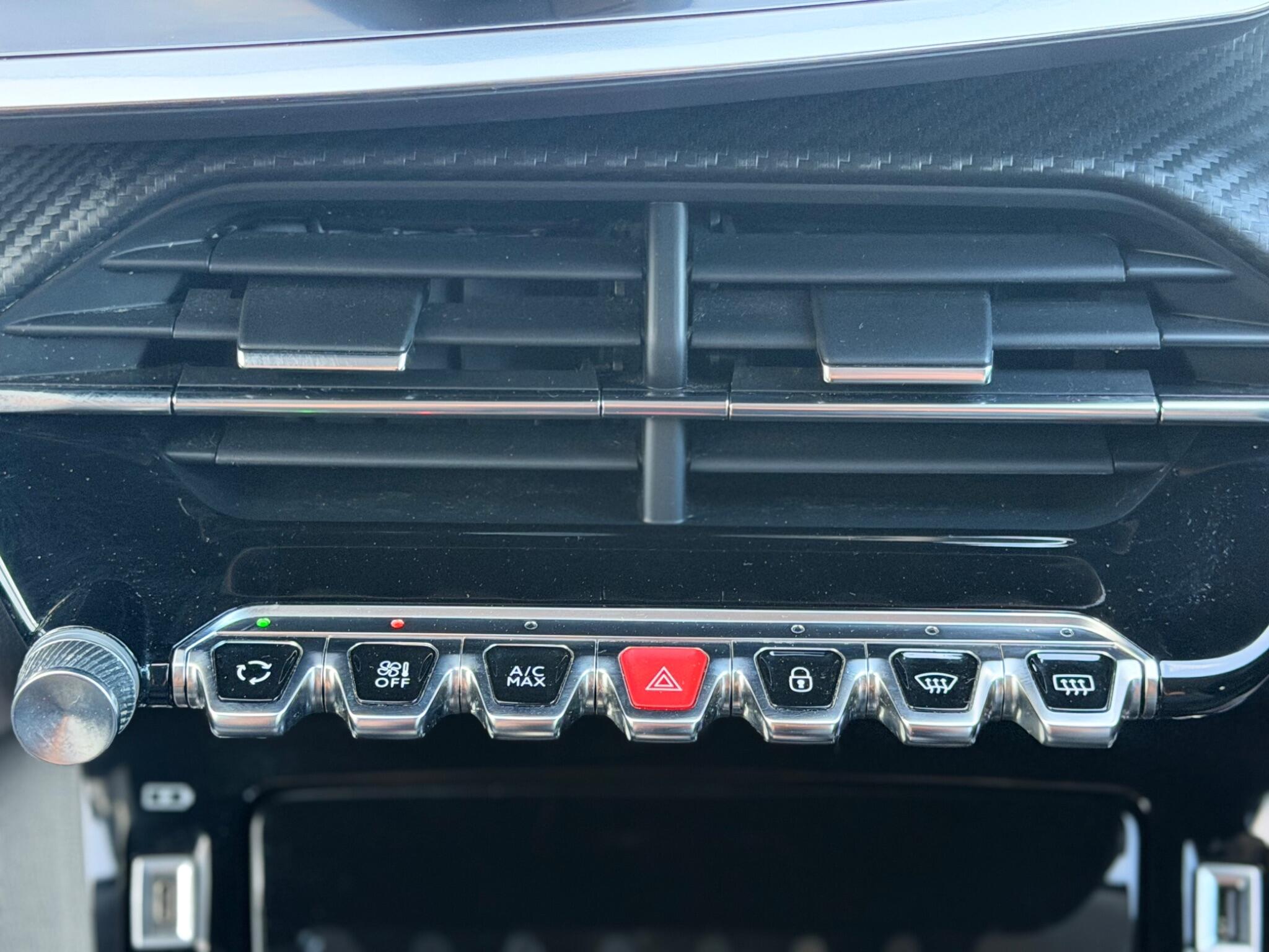 Peugeot 208 view 21