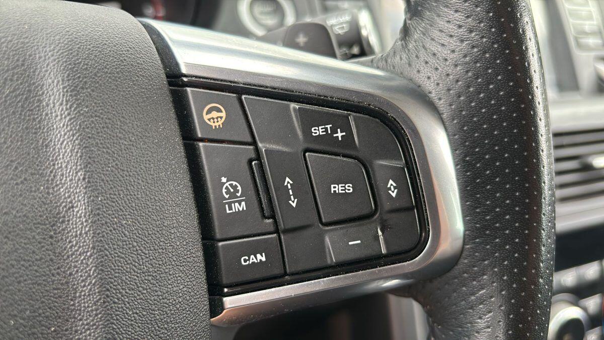 Land Rover Discovery Sport view 19