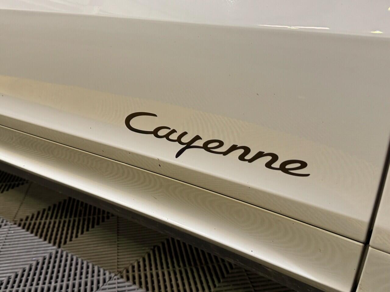 Porsche Cayenne view 31