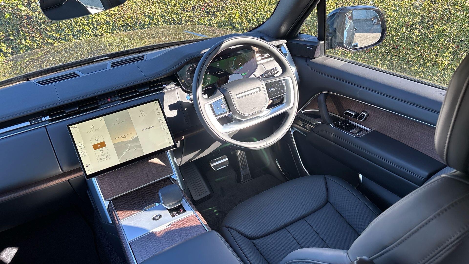 Land Rover Range Rover view 11