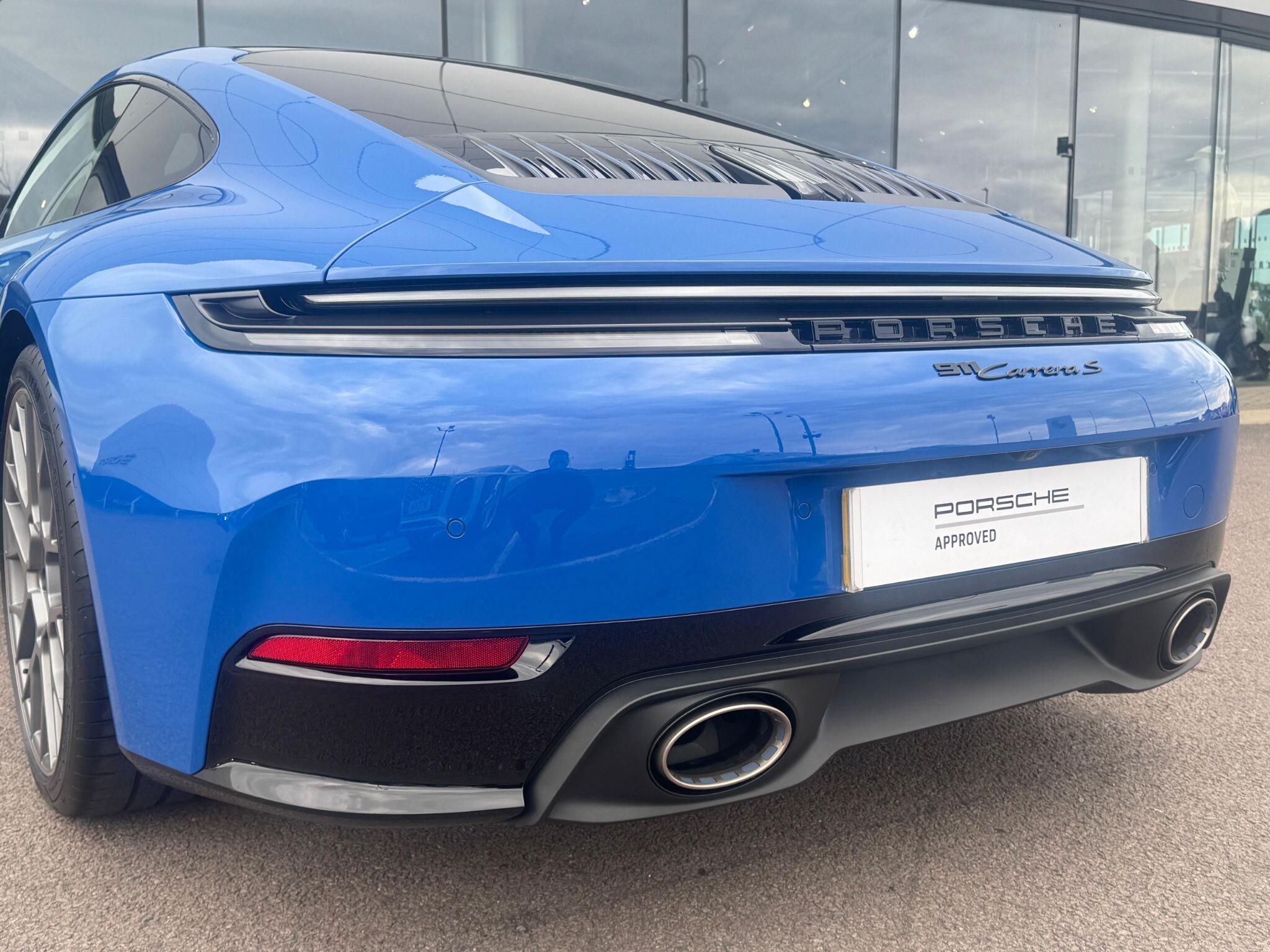 Porsche 911 view 3