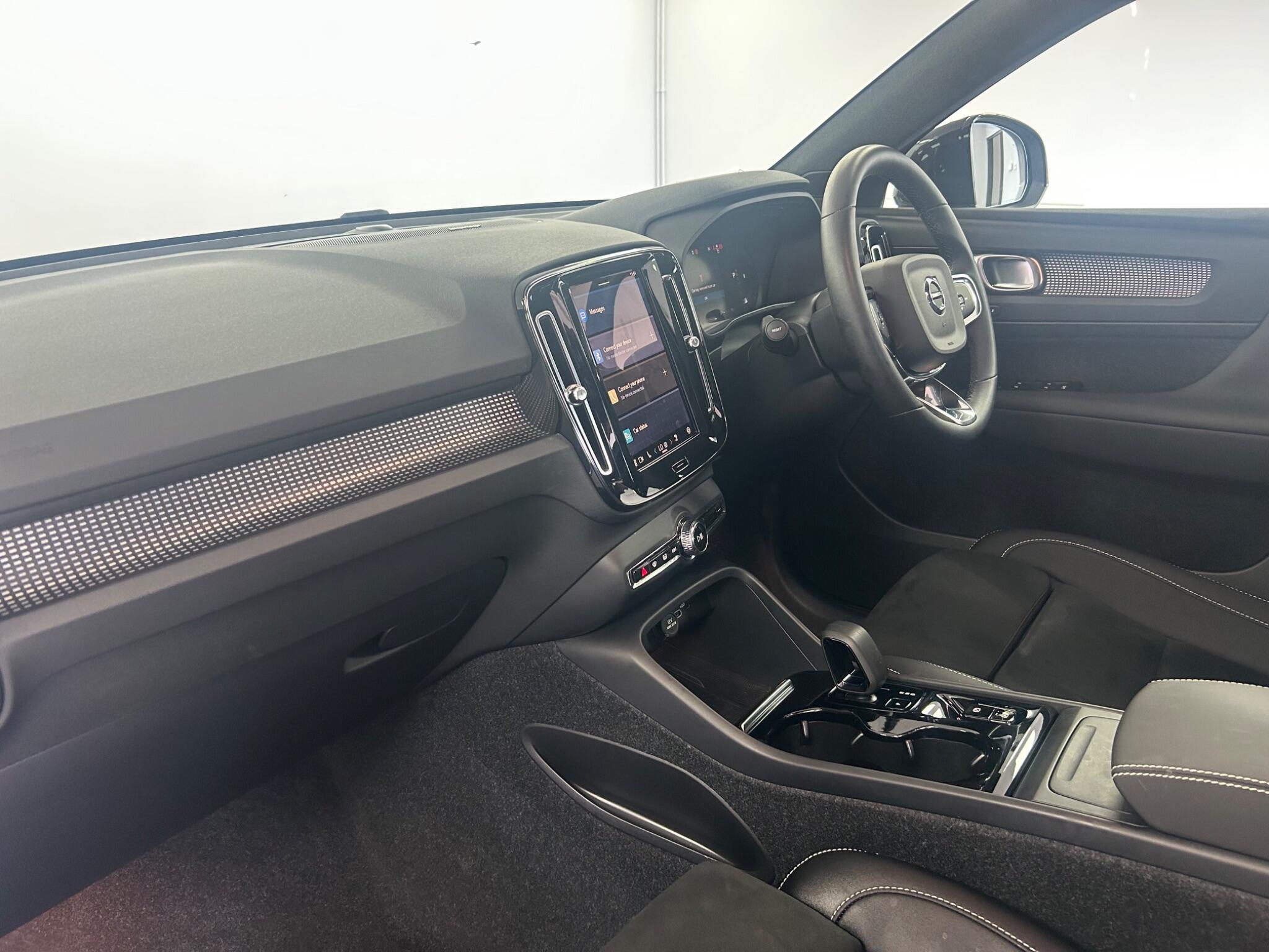 Volvo XC40 view 5