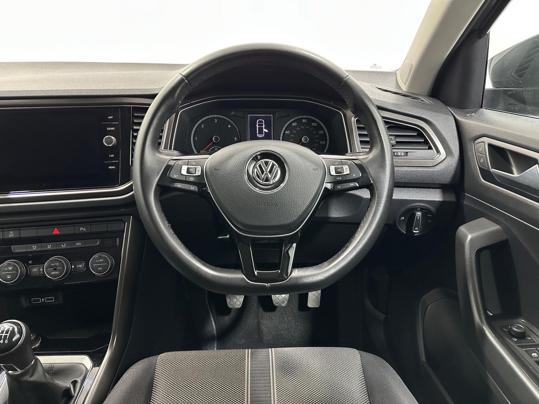 Volkswagen T-Roc view 13