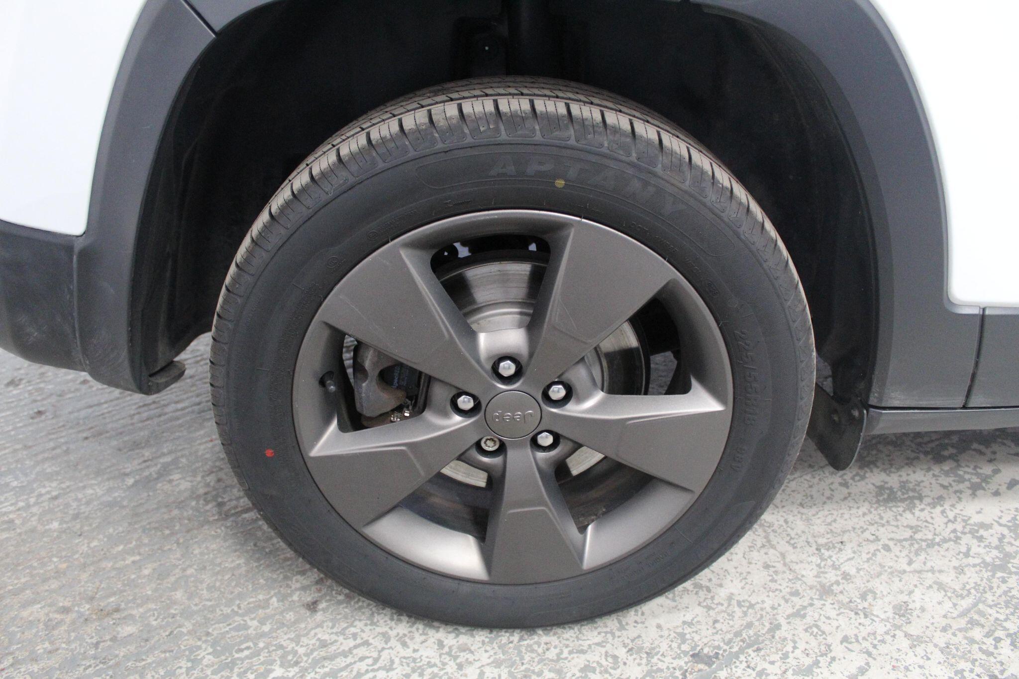 Jeep Cherokee view 59
