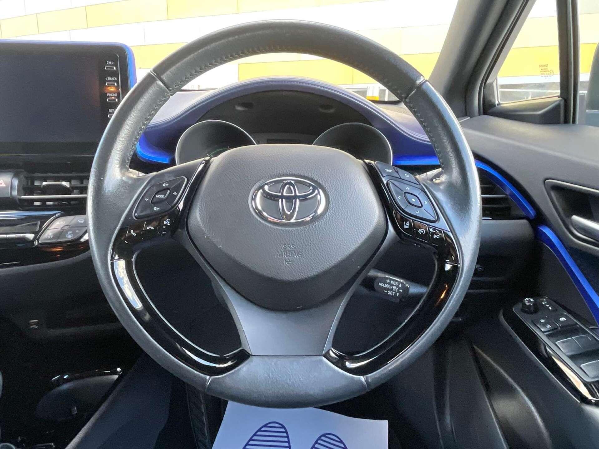Toyota C-HR view 3