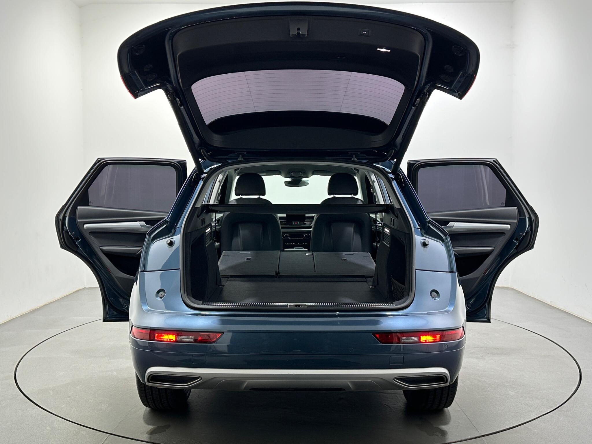 Audi Q5 view 45